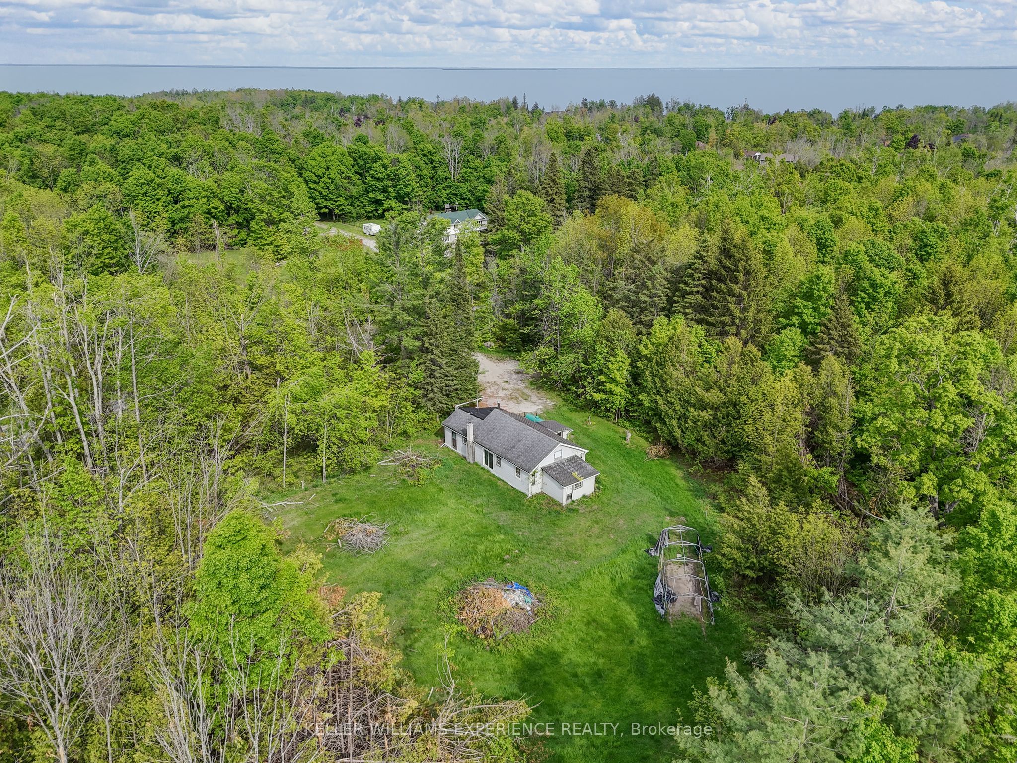 552 Lynn St Property Photo 18