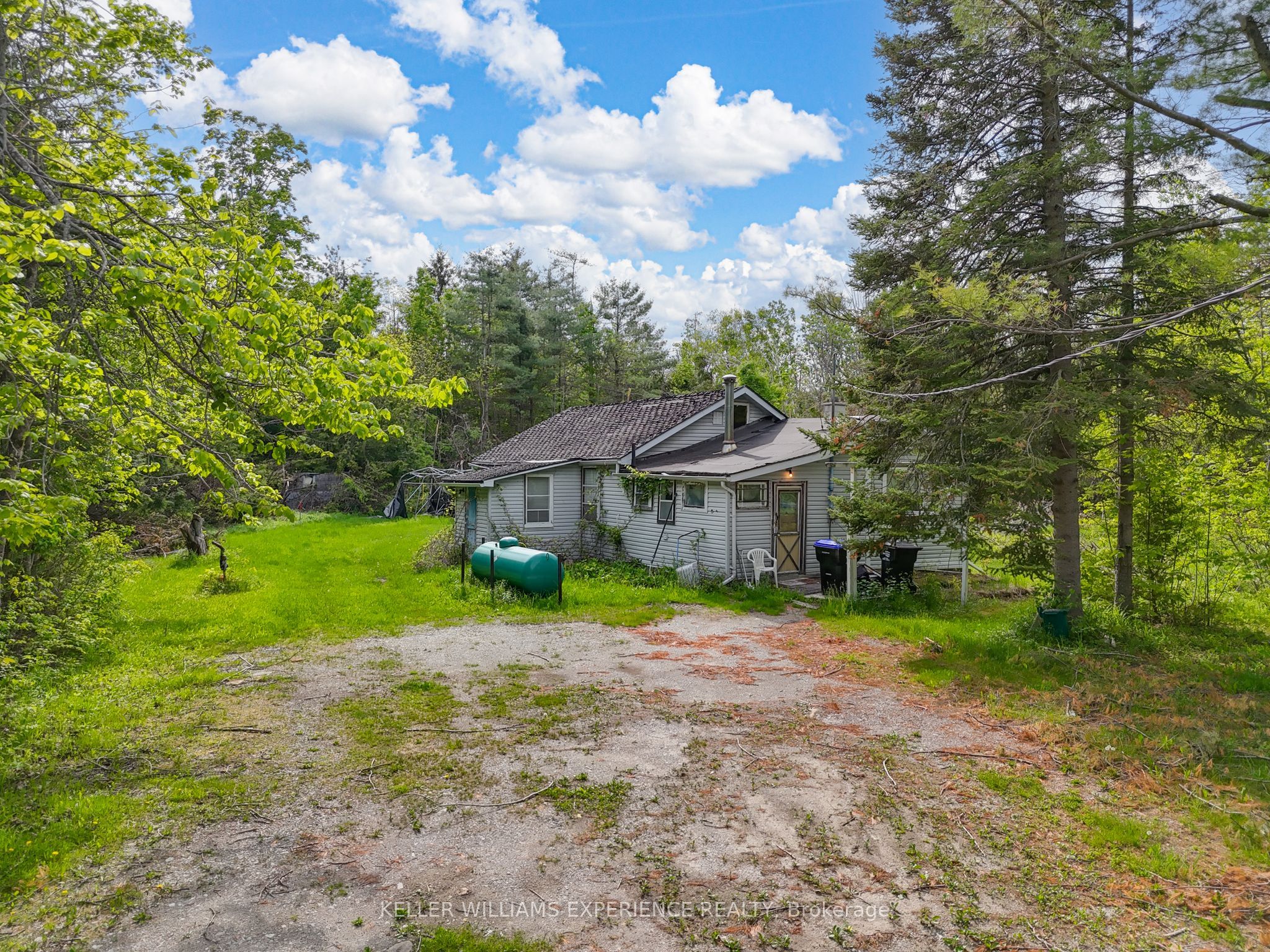 552 Lynn St Property Photo 19