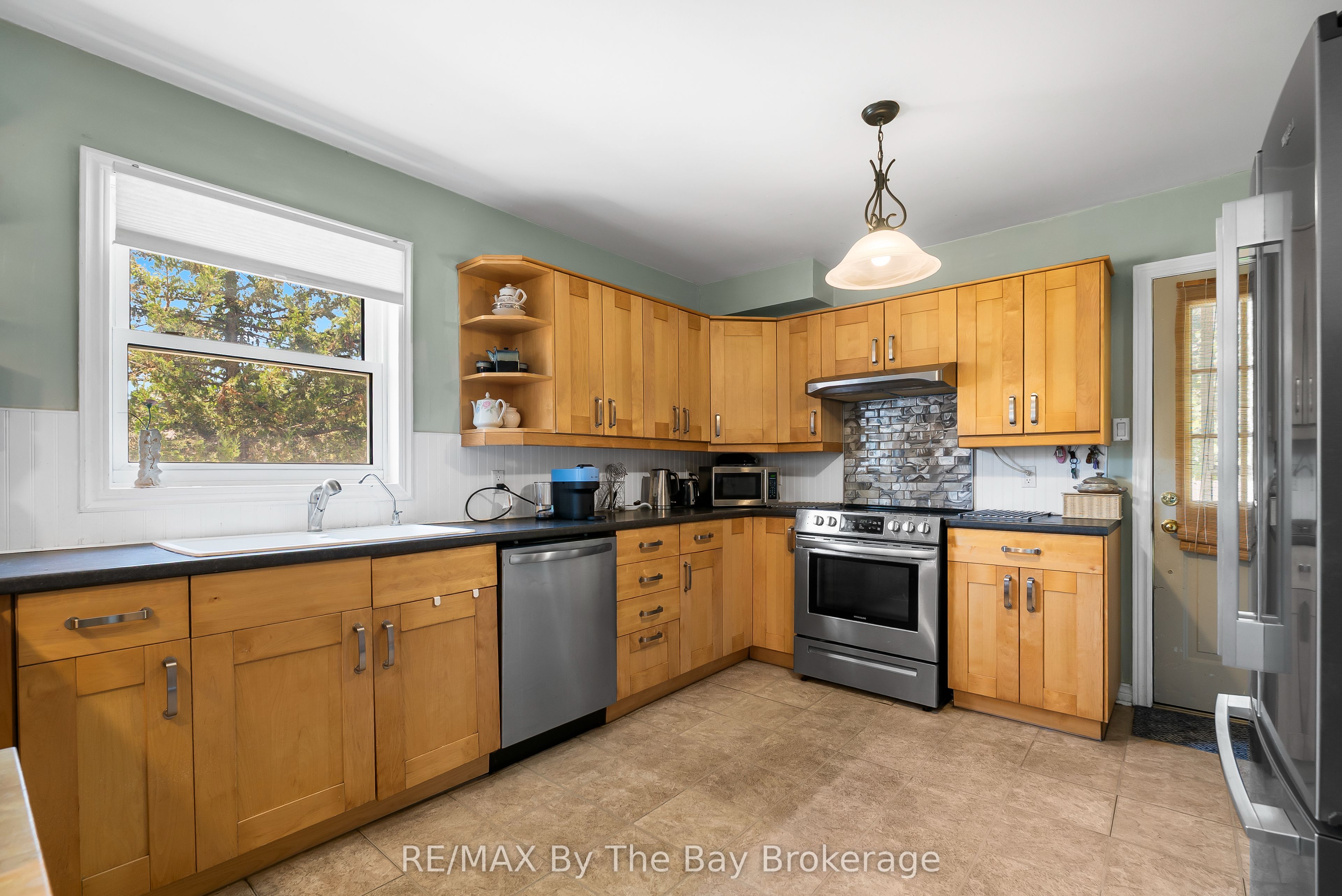 11 39th Street S Property Photo 4