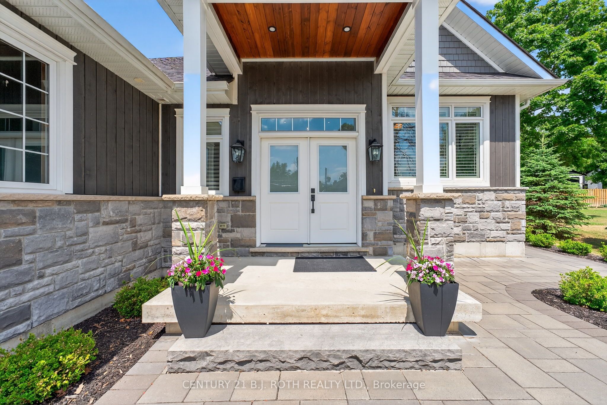 300 Shanty Bay Road Property Photo 6