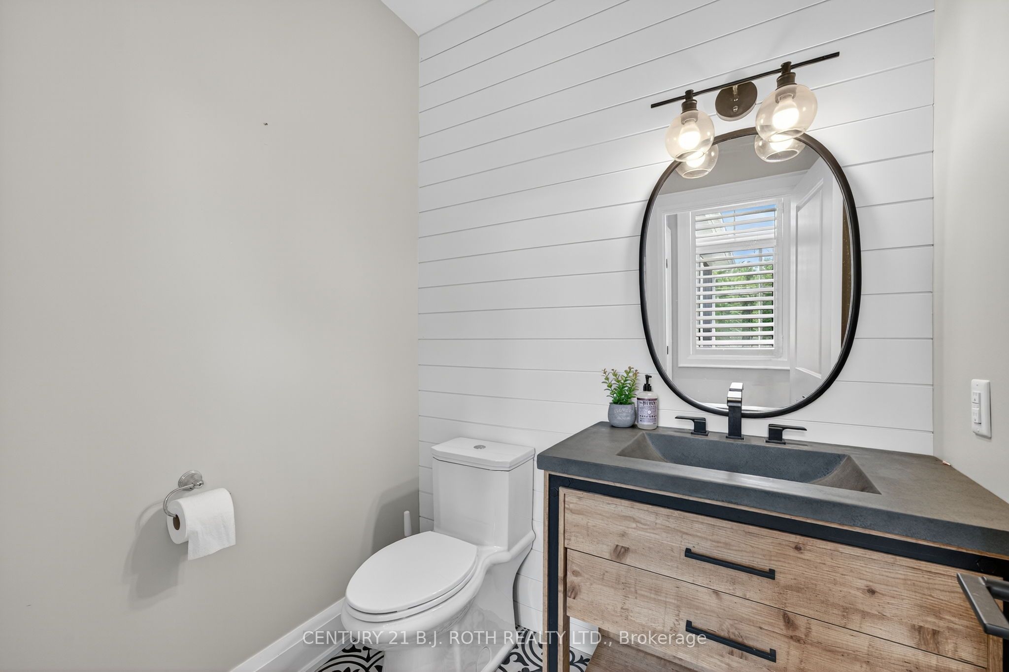 300 Shanty Bay Road Property Photo 9