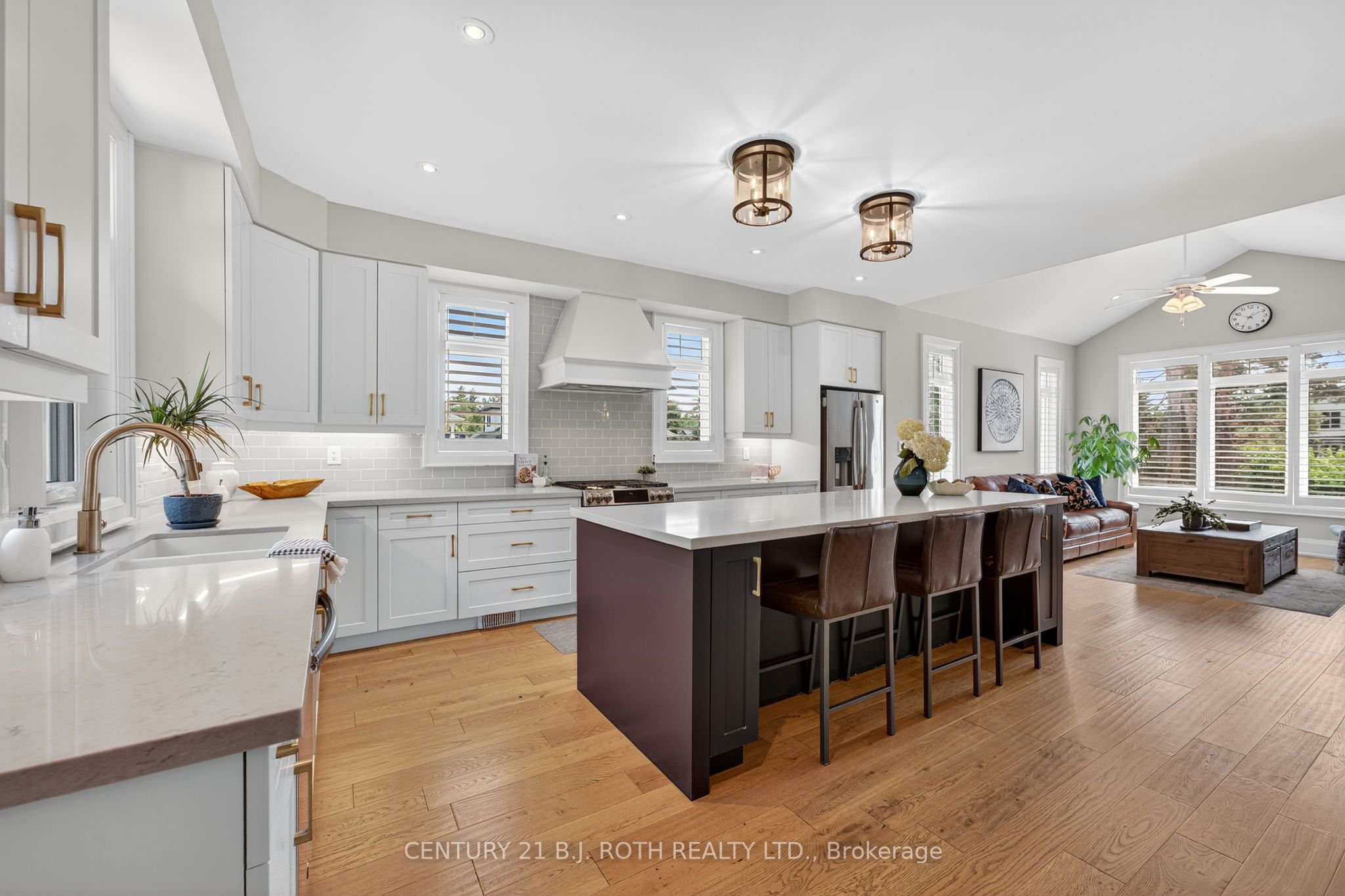 300 Shanty Bay Road Property Photo 13