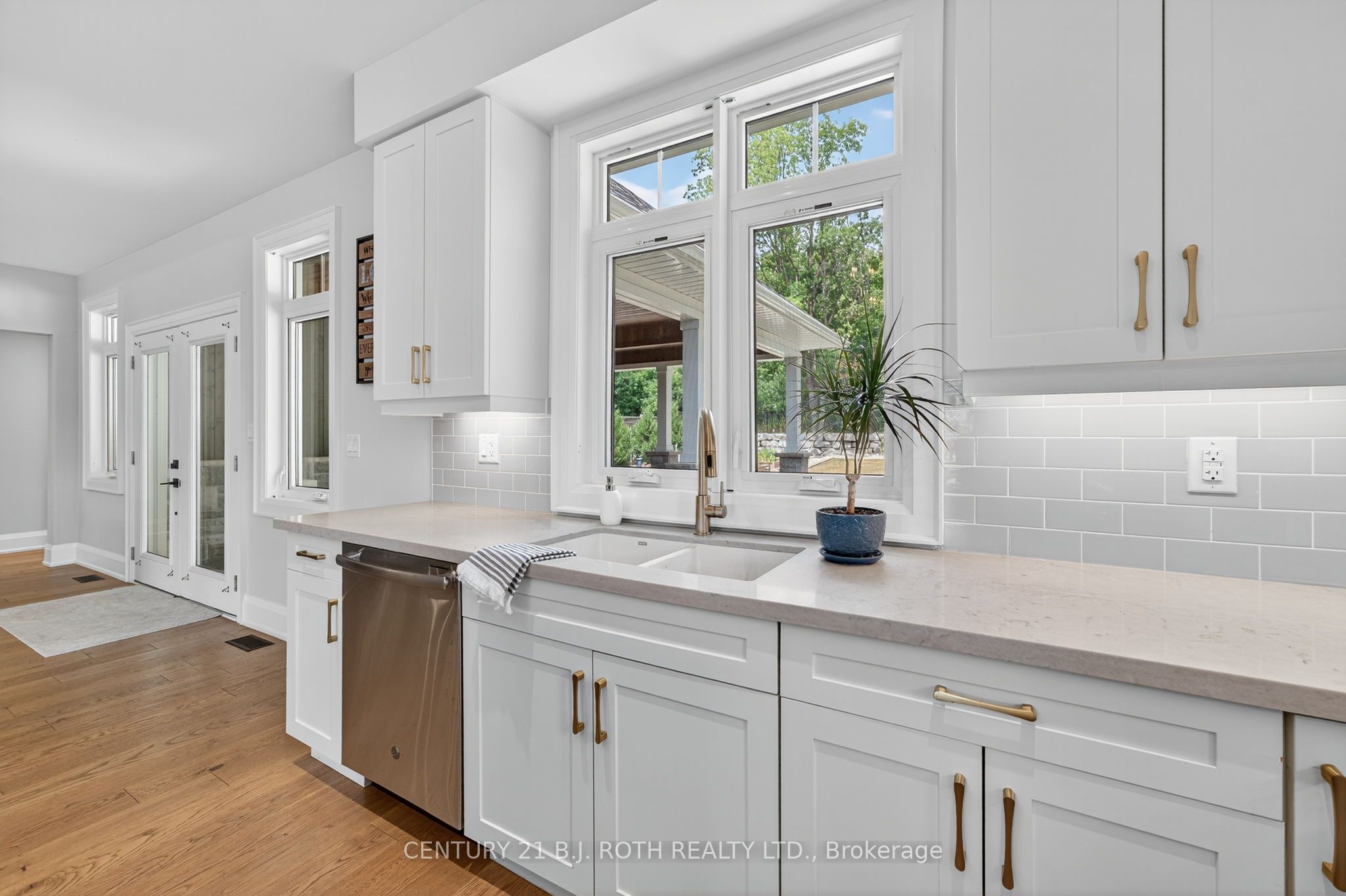 300 Shanty Bay Road Property Photo 14