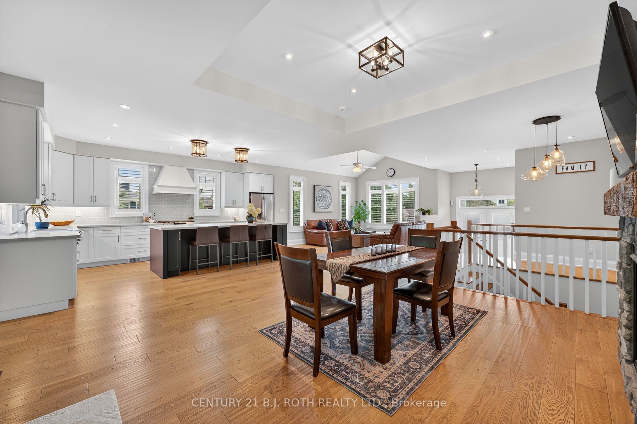 300 Shanty Bay Road Property Photo 17