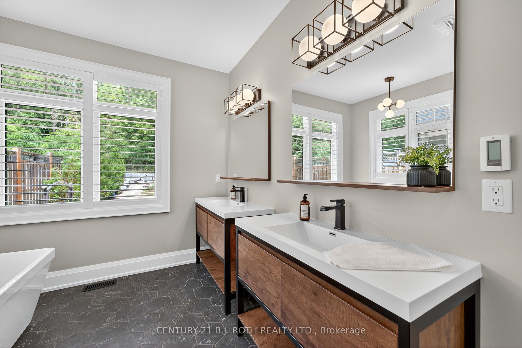 300 Shanty Bay Road Property Photo 25