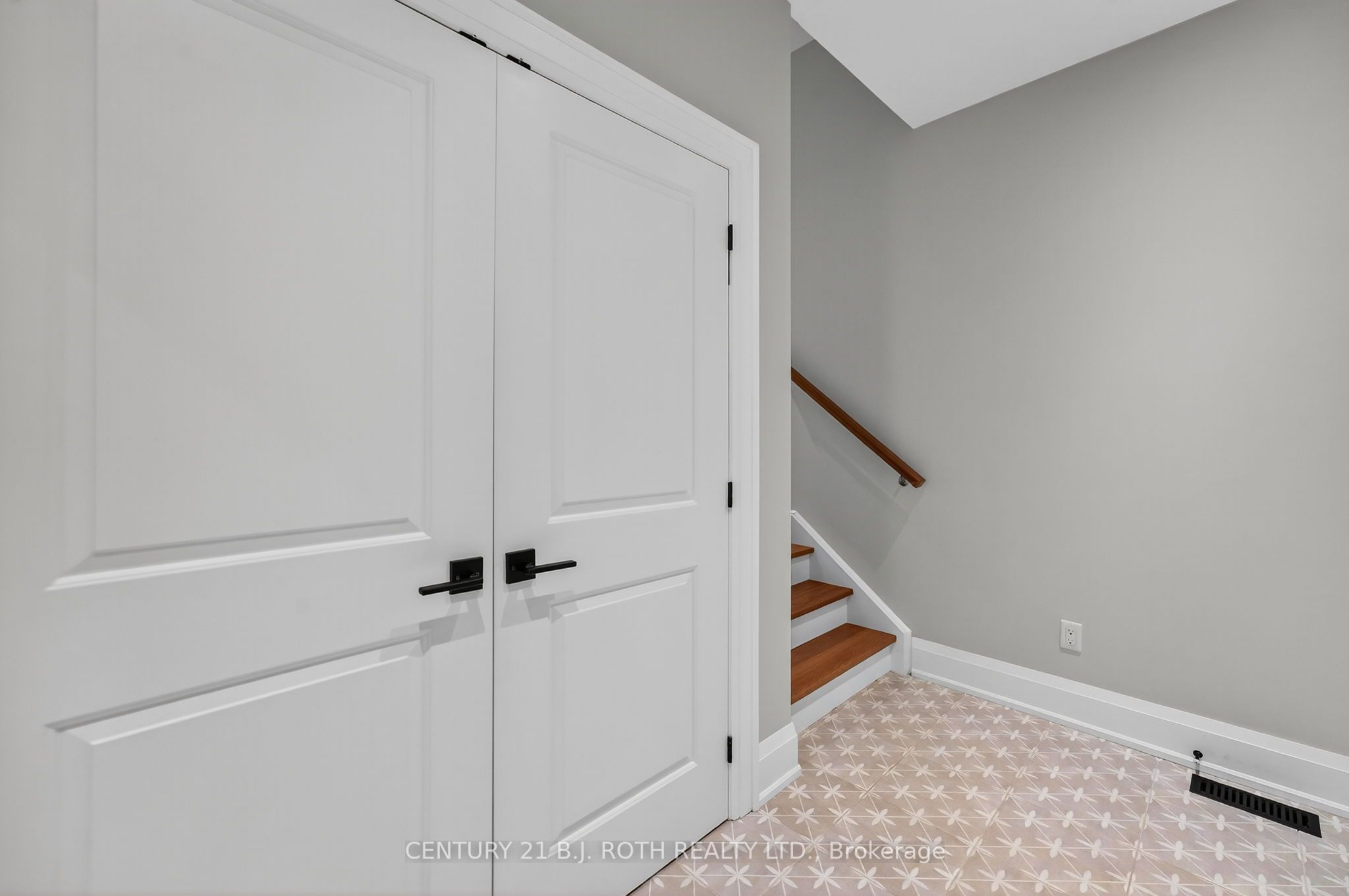 300 Shanty Bay Road Property Photo 31