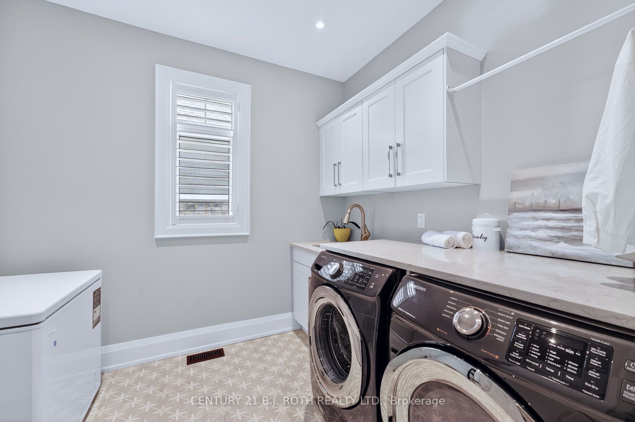 300 Shanty Bay Road Property Photo 32