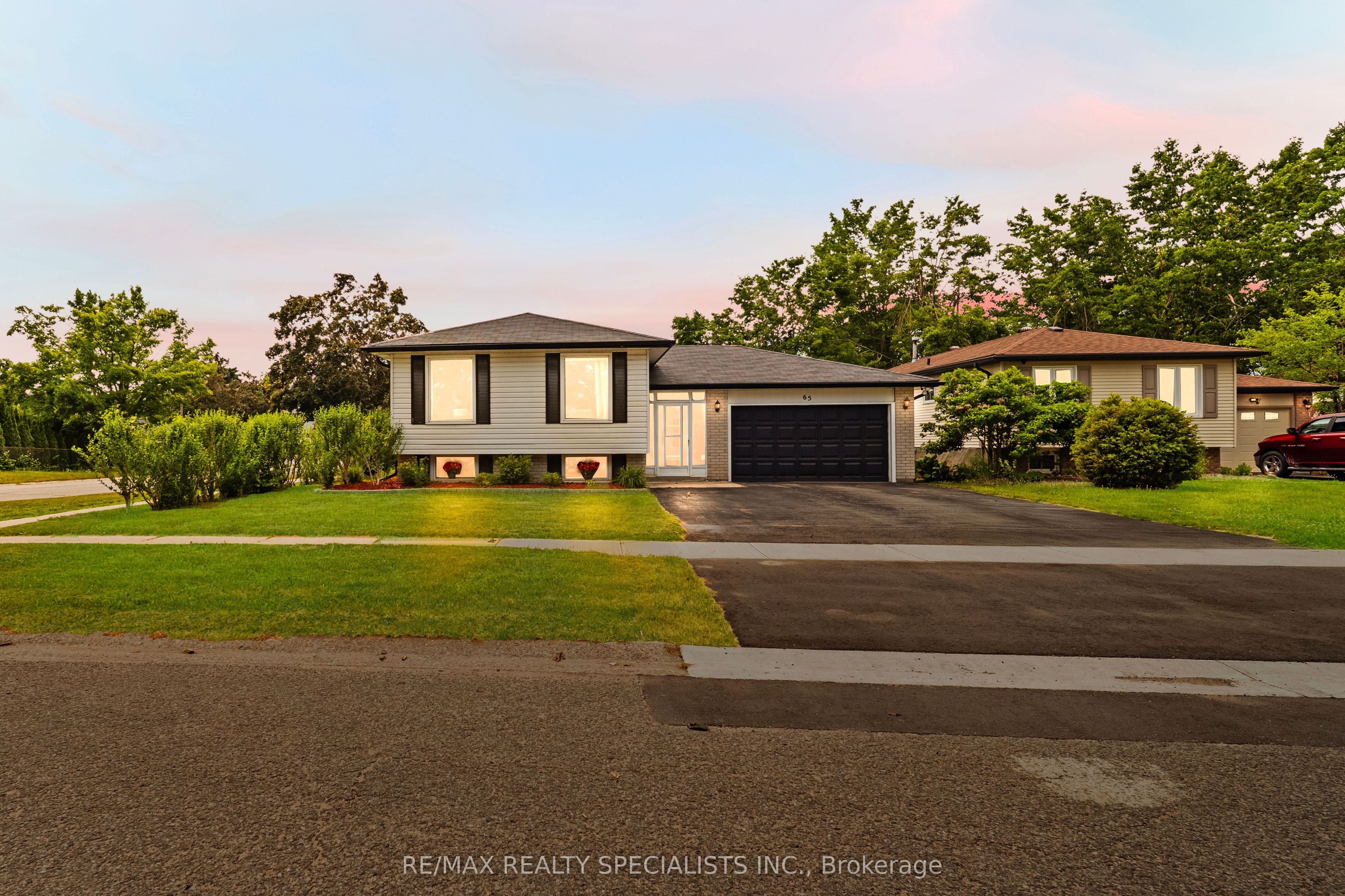 65 Bronte Crescent Property Photo 1