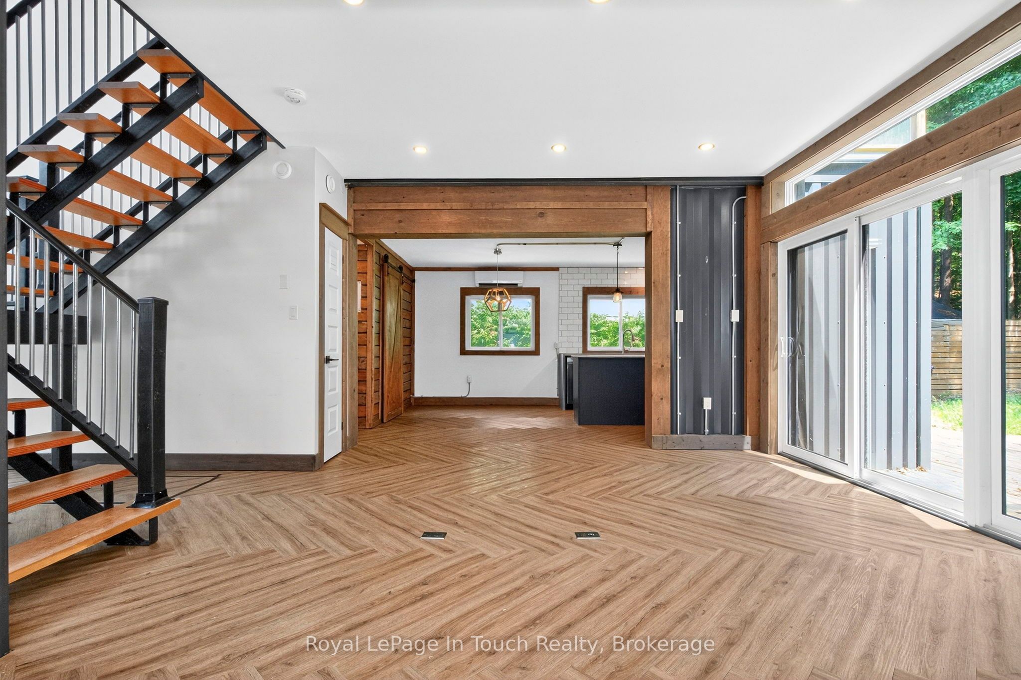 91 Andrew Drive Property Photo 4