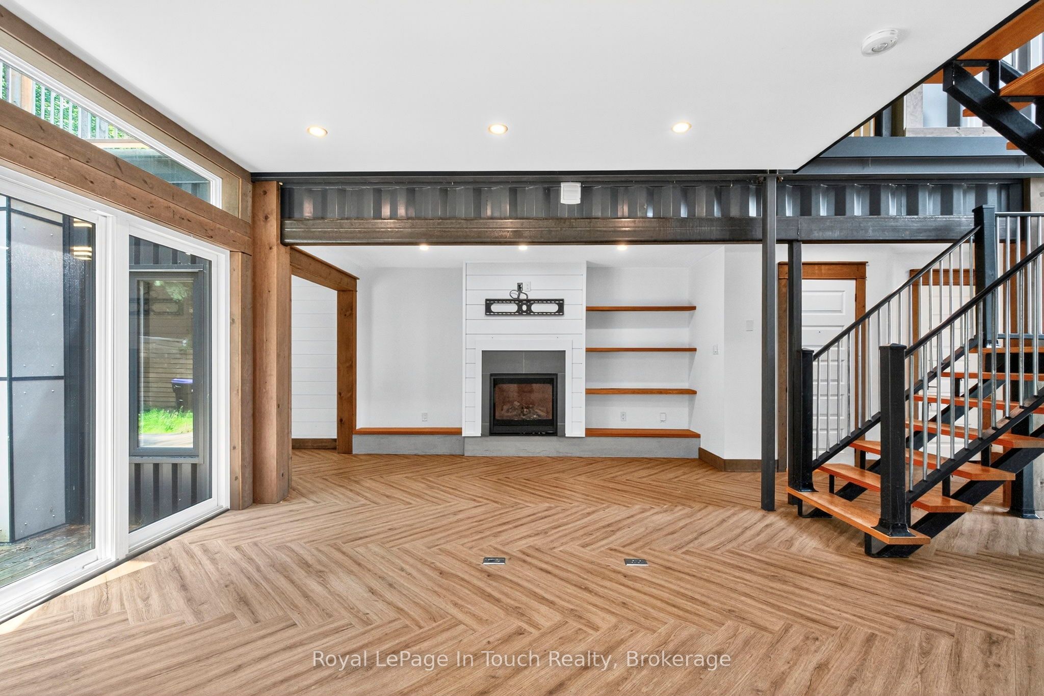 91 Andrew Drive Property Photo 6