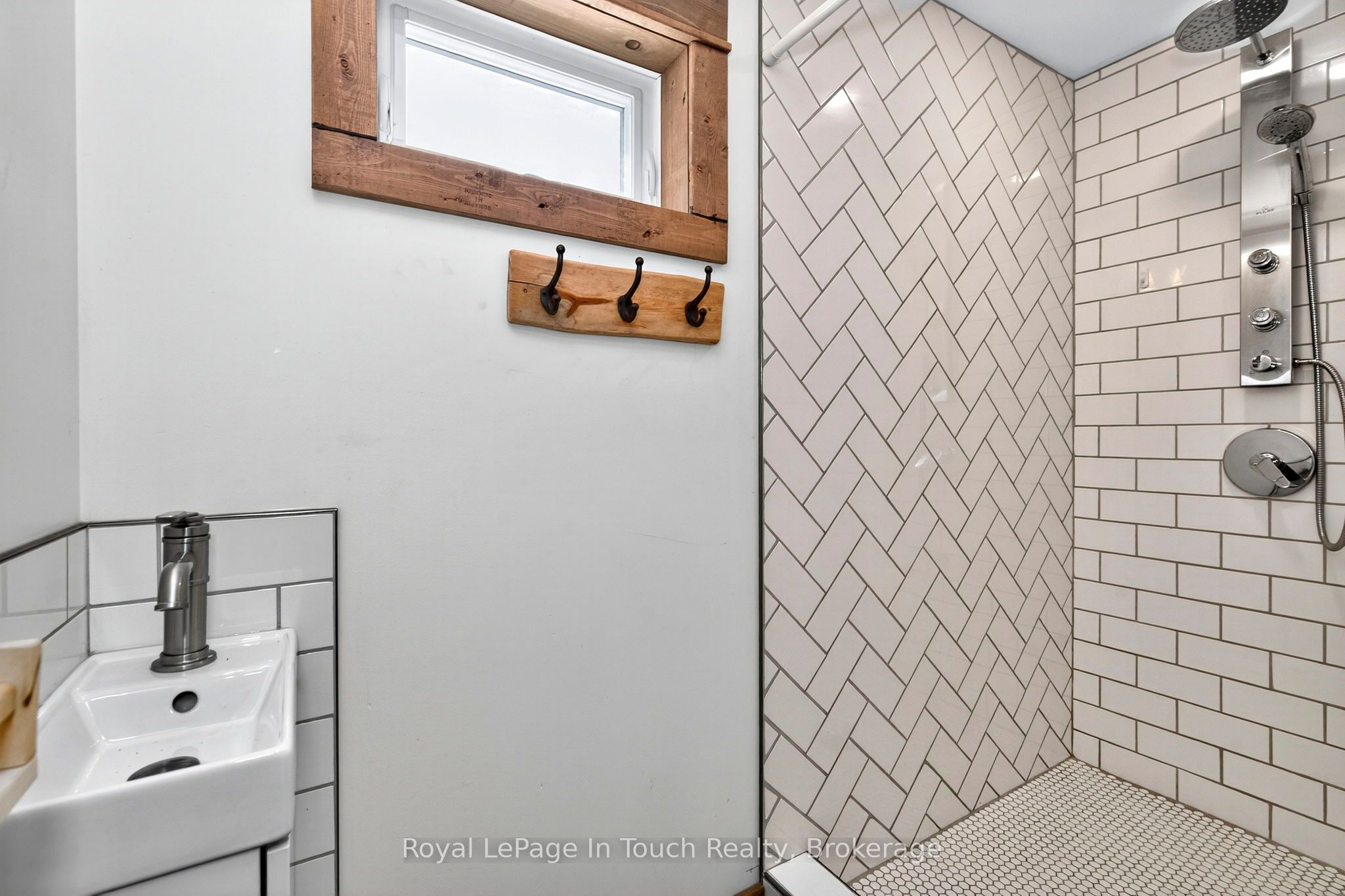 91 Andrew Drive Property Photo 32