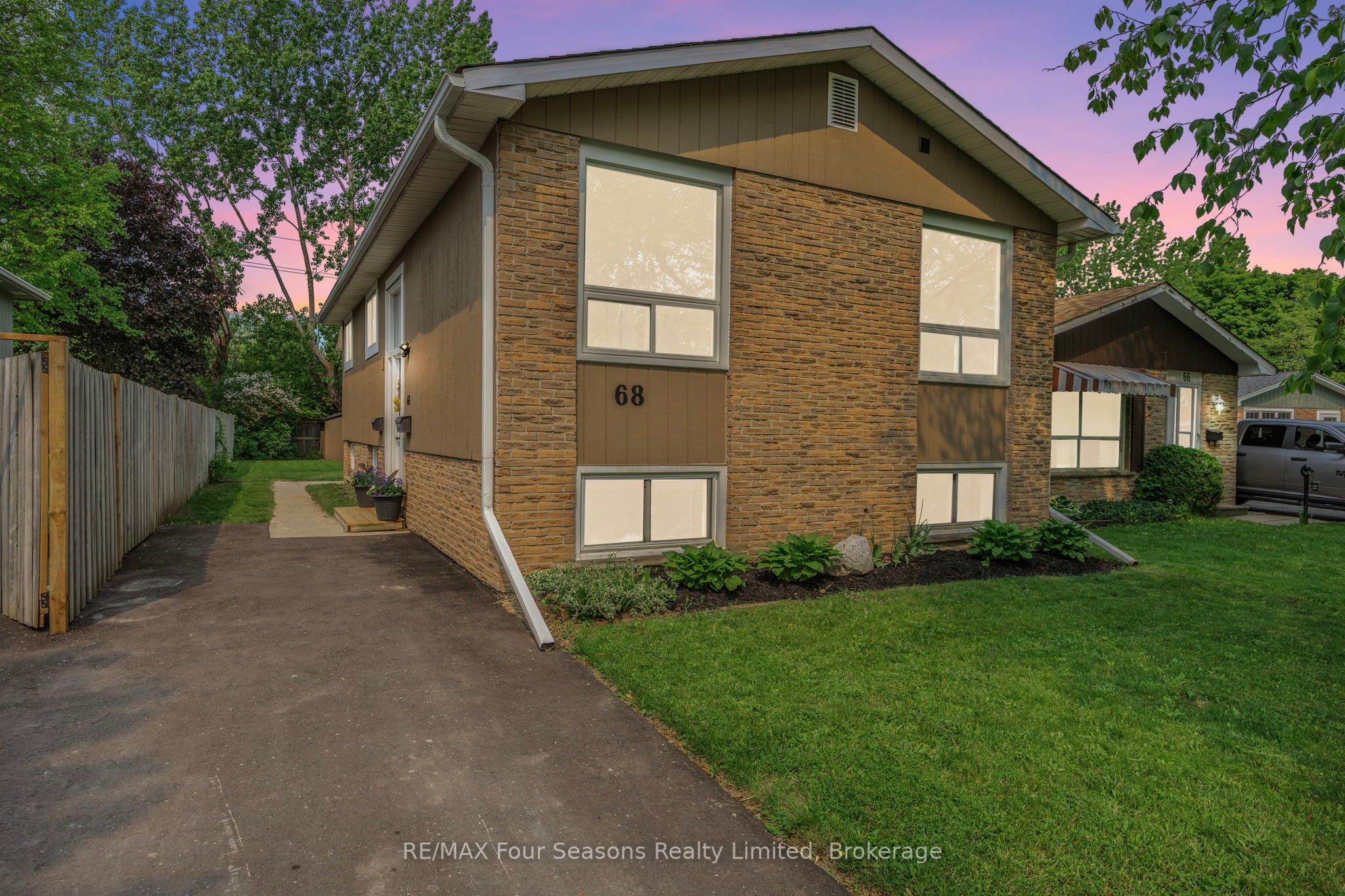 68 Courtice Cres Property Photo 1