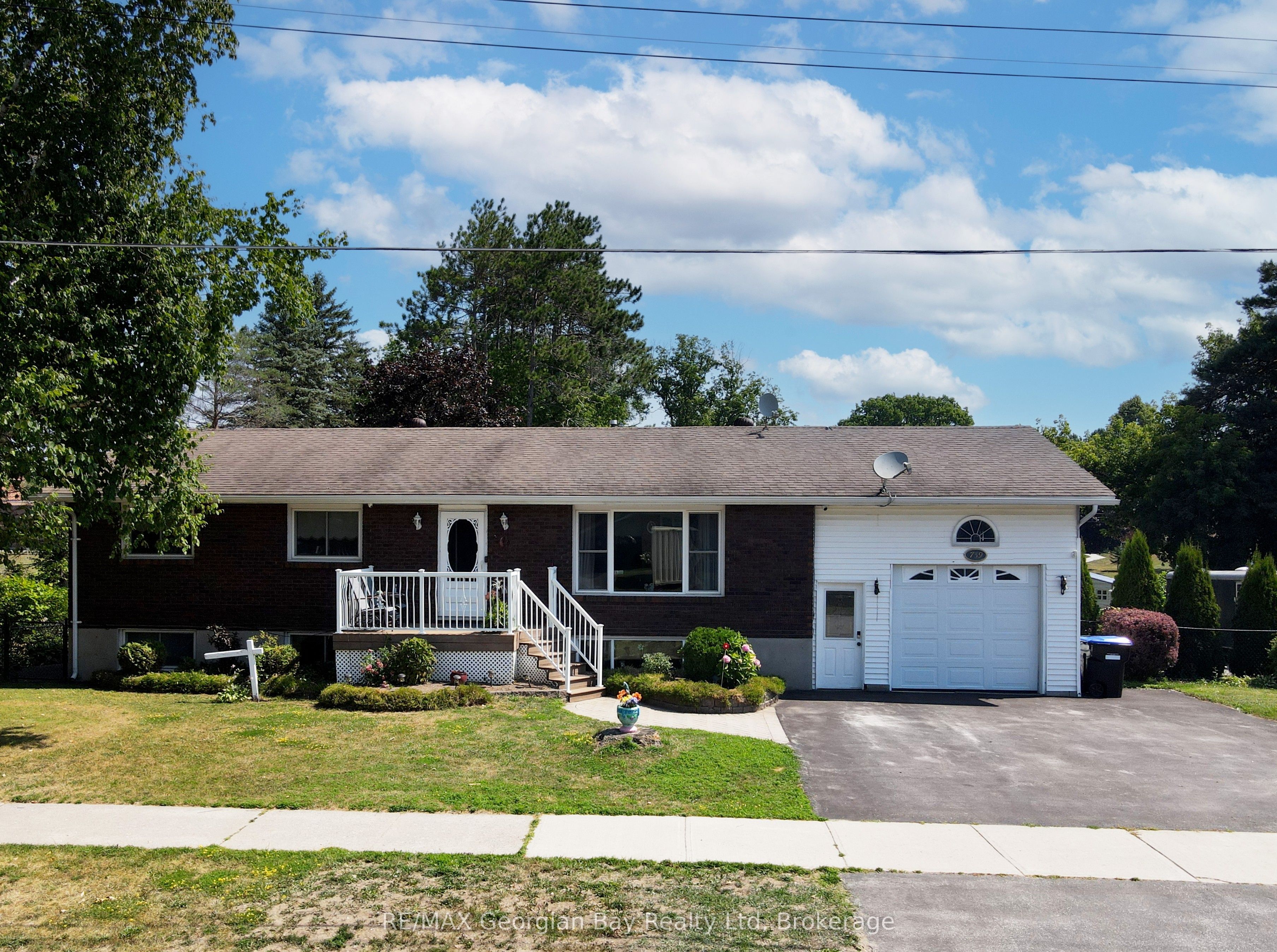 739 Simcoe Ave Property Photo 1