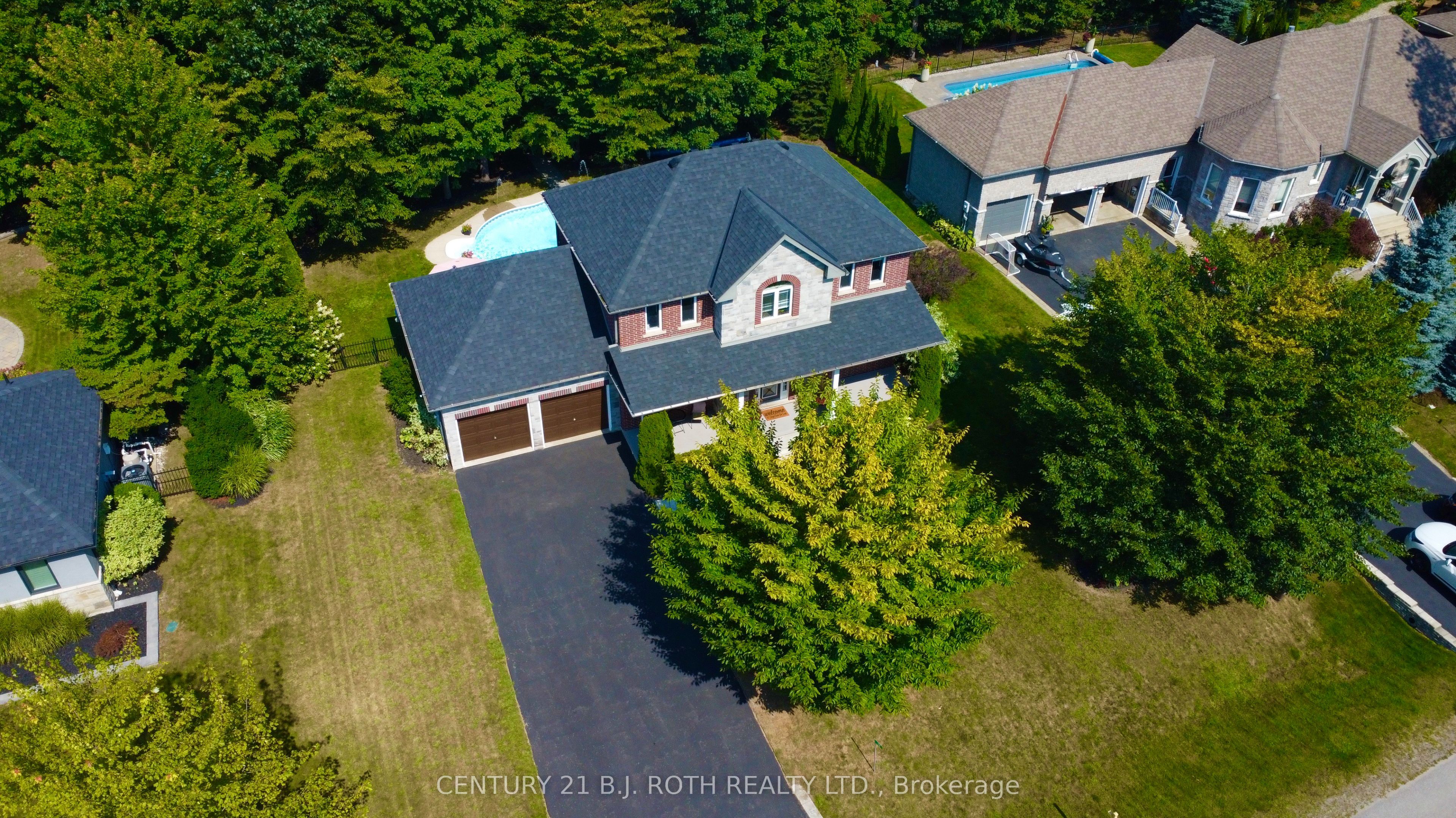 12 Lloyd Cook Drive E Property Photo 2