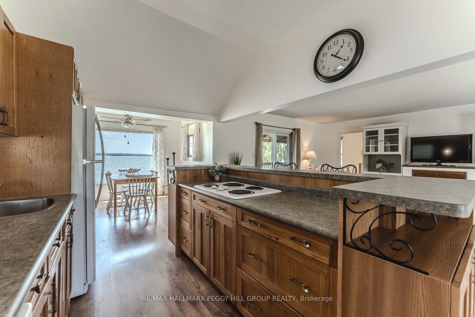 5580 Penetanguishene Road Property Photo 6