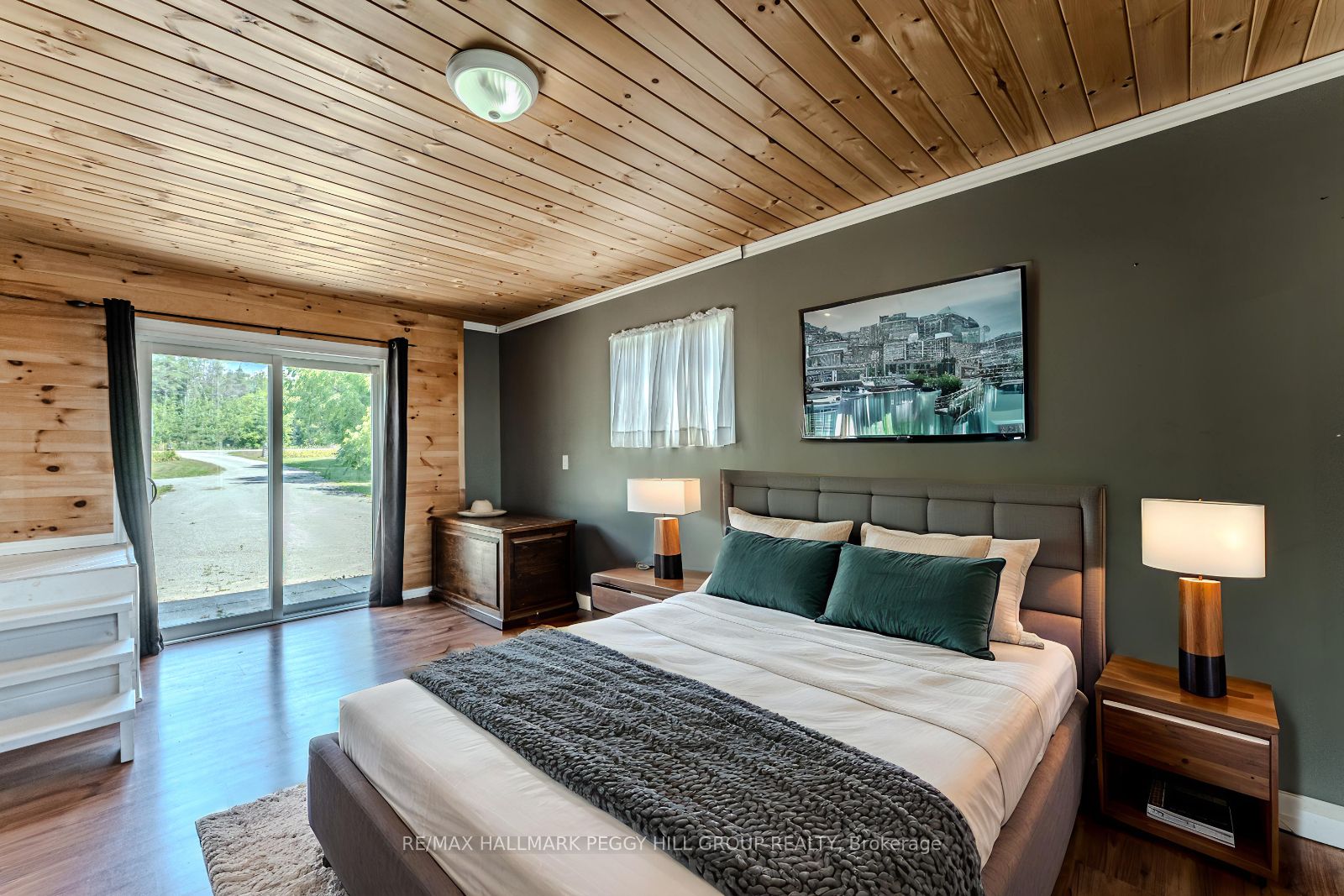 5580 Penetanguishene Road Property Photo 9