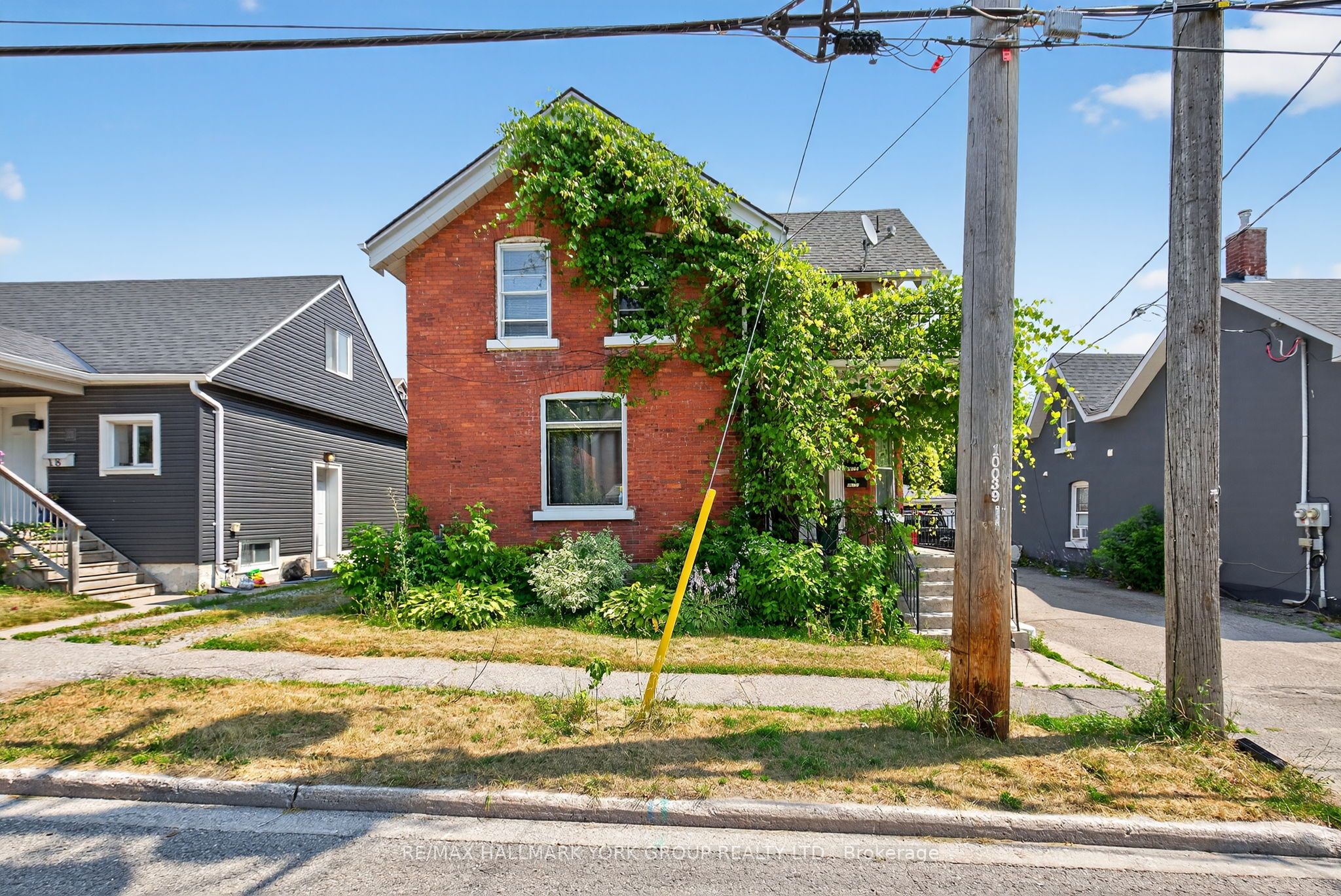 16 Albert Street N Upper Property Photo 1