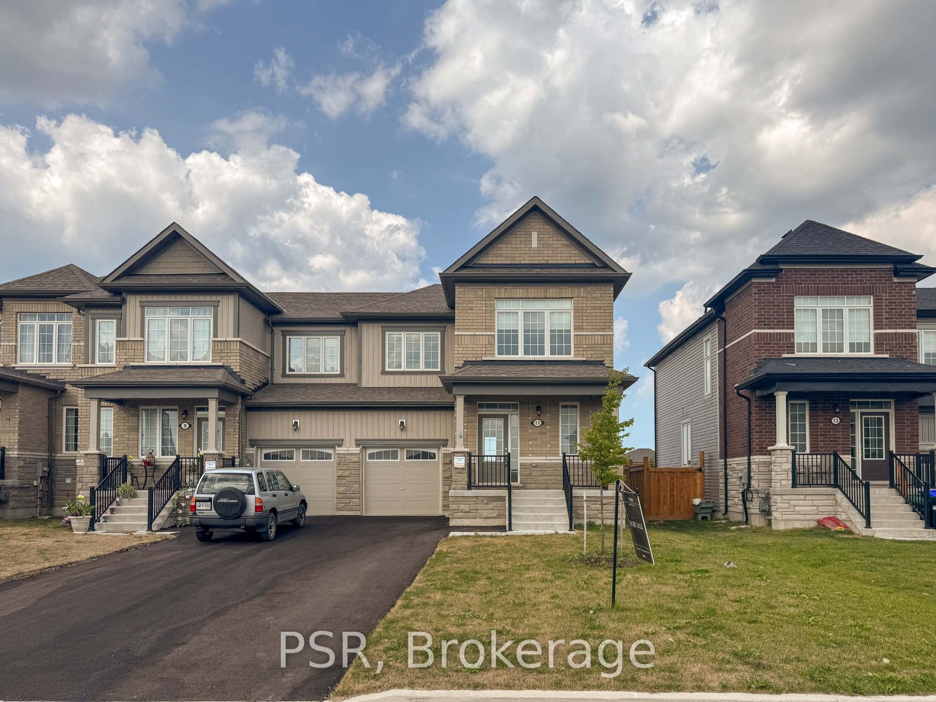 11 Stately Dr Property Photo 1
