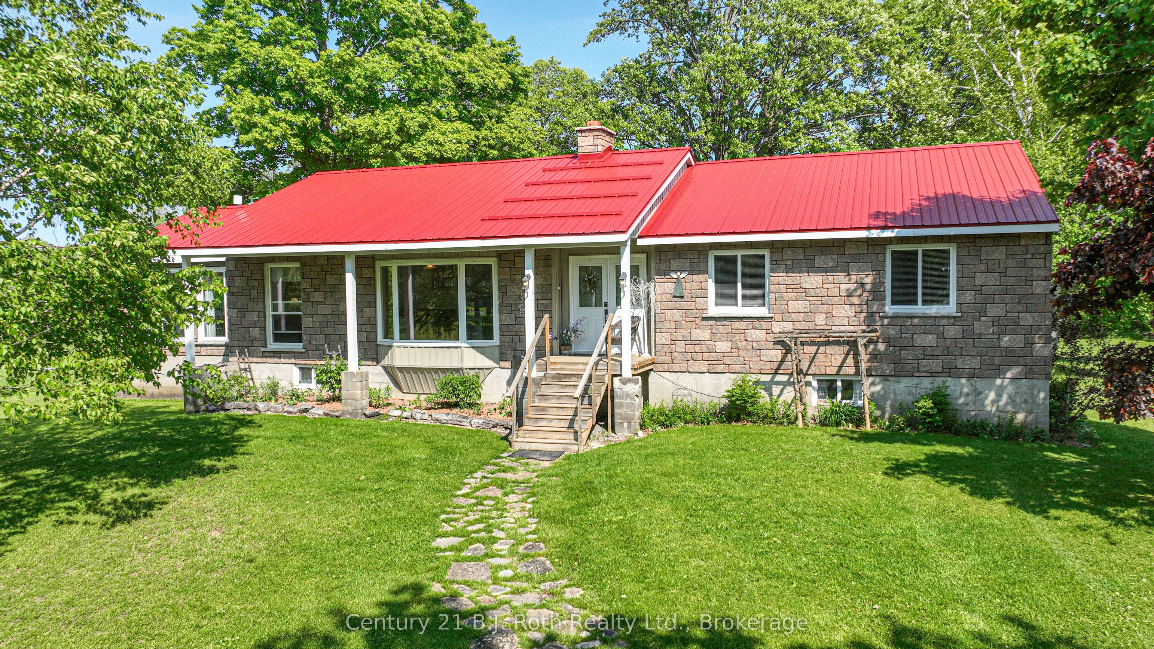 1579 Wainman Line Property Photo 1