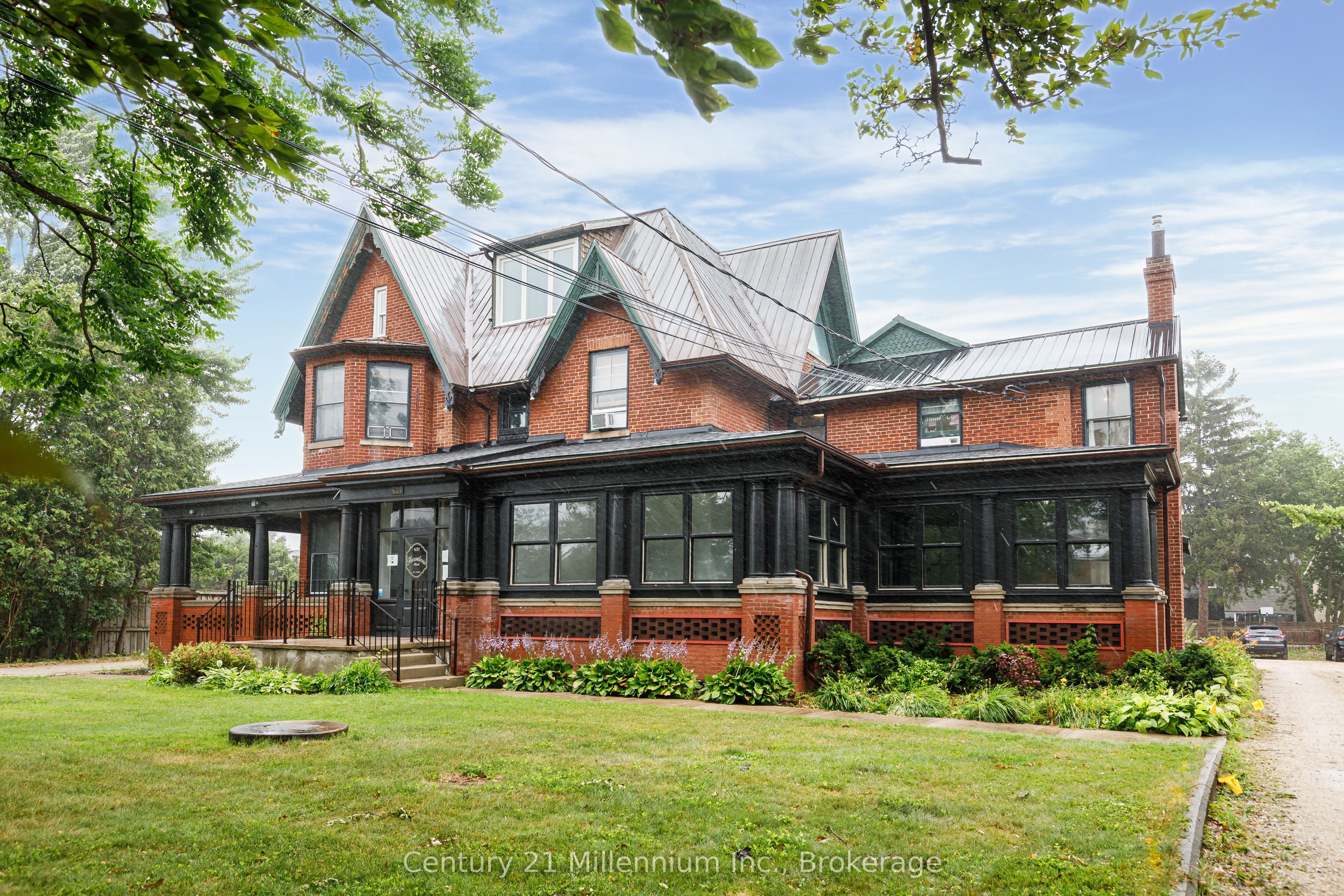 637 HURONTARIO Street 102 Property Photo 1