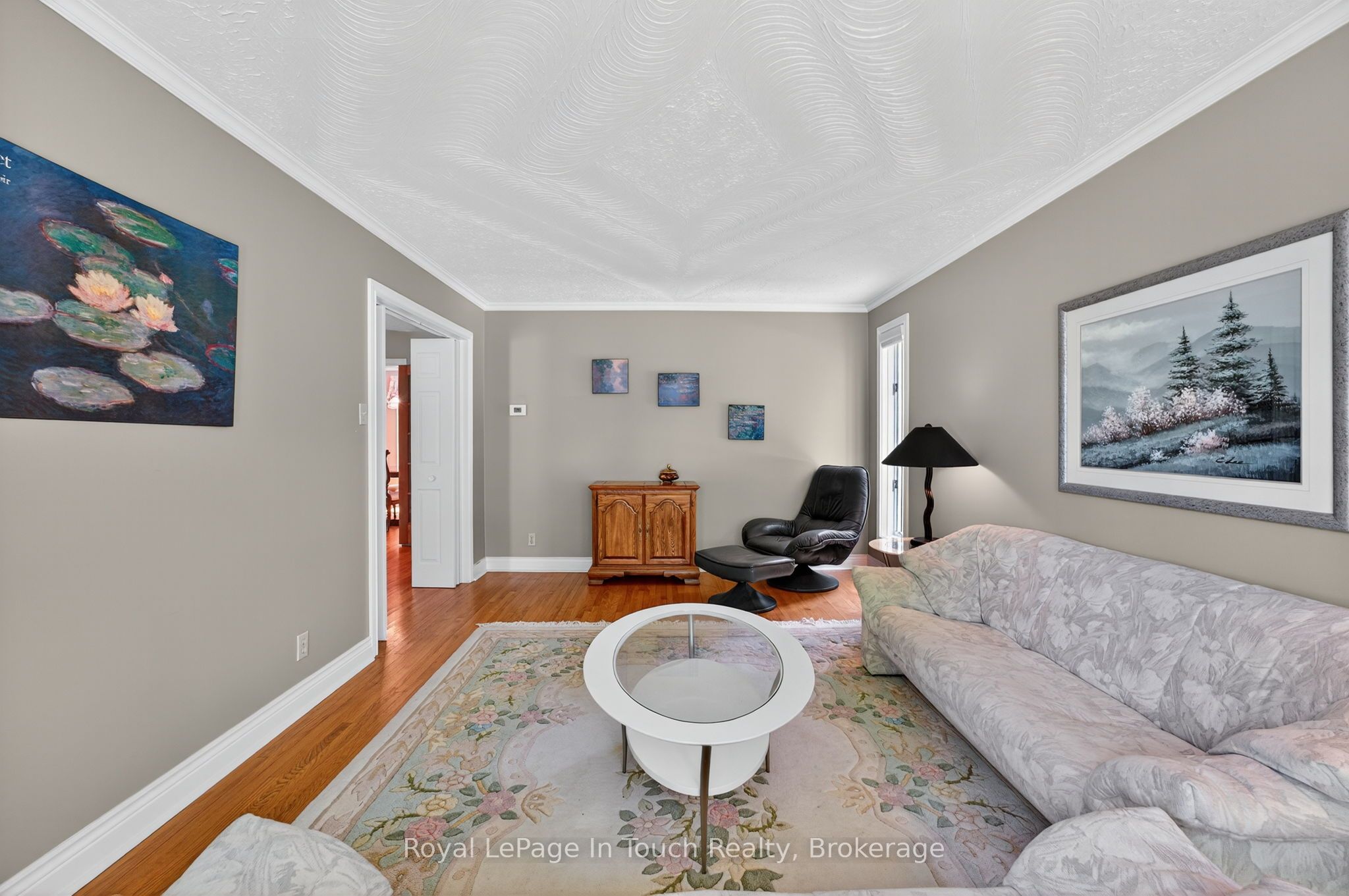 56 Robert Street E Property Photo 6