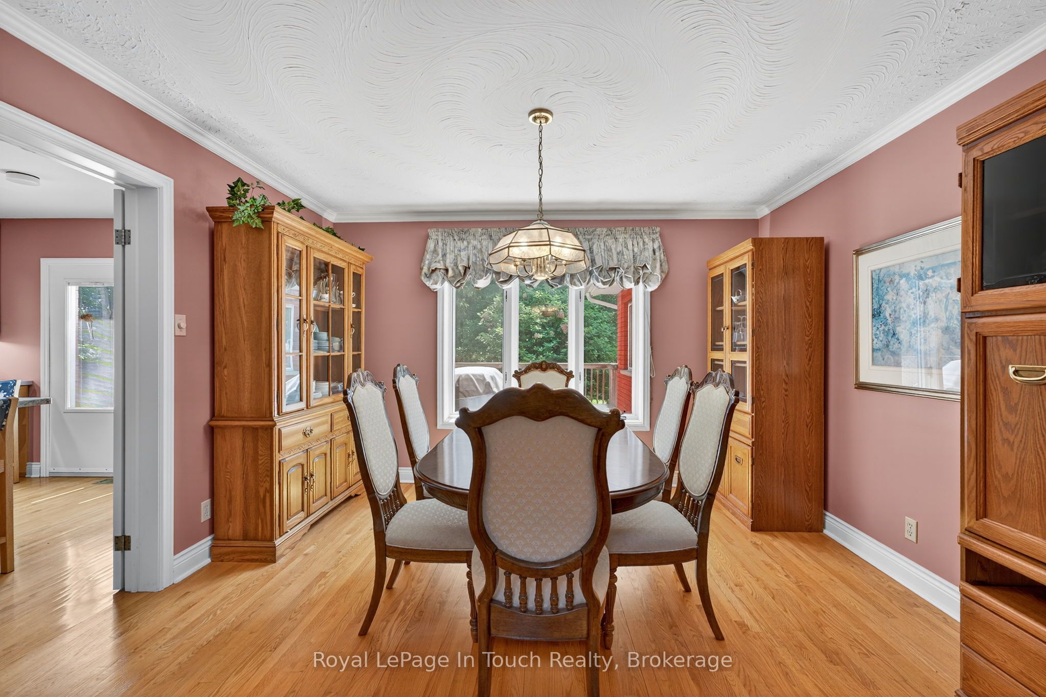 56 Robert Street E Property Photo 11