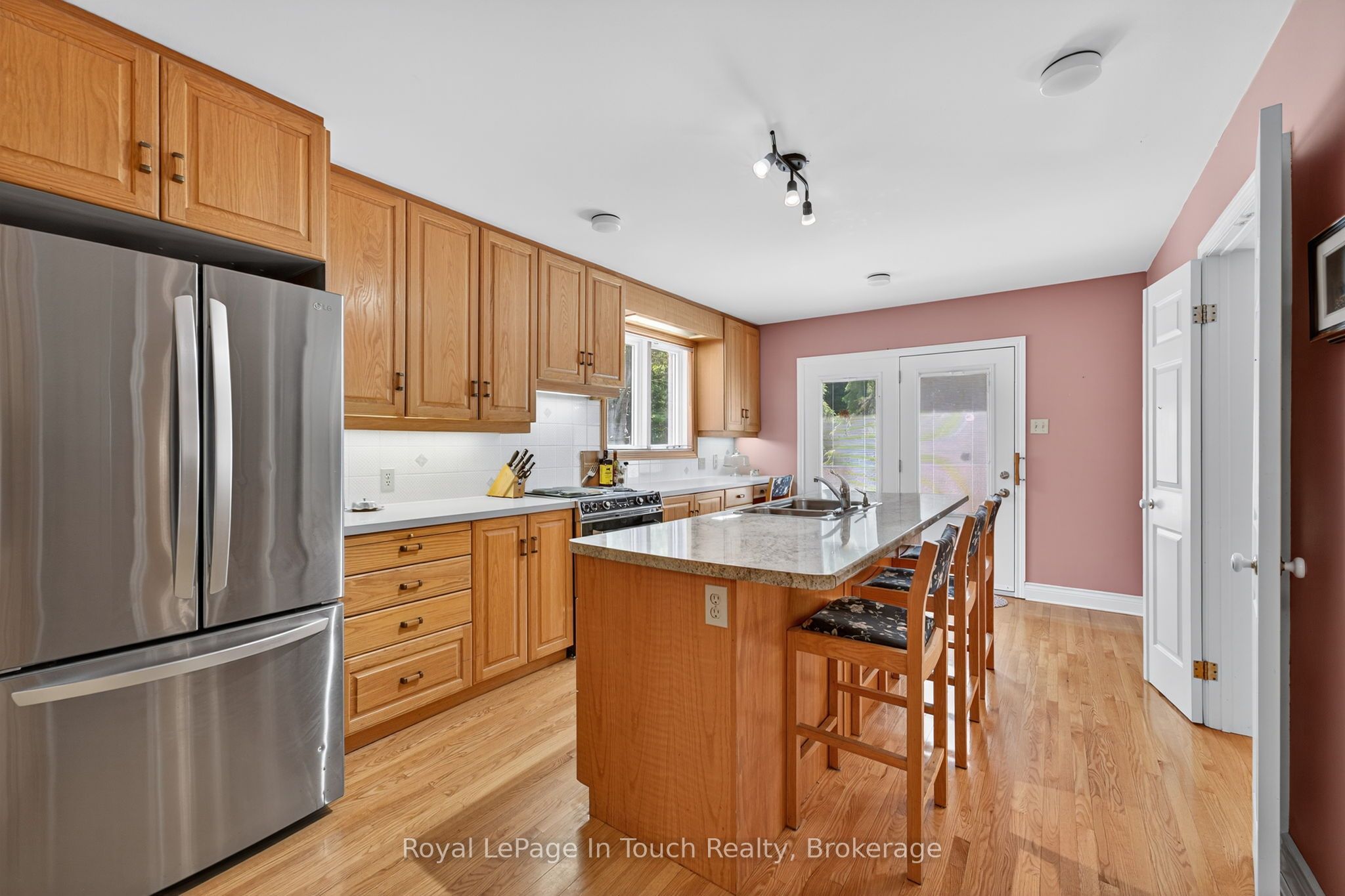 56 Robert Street E Property Photo 12