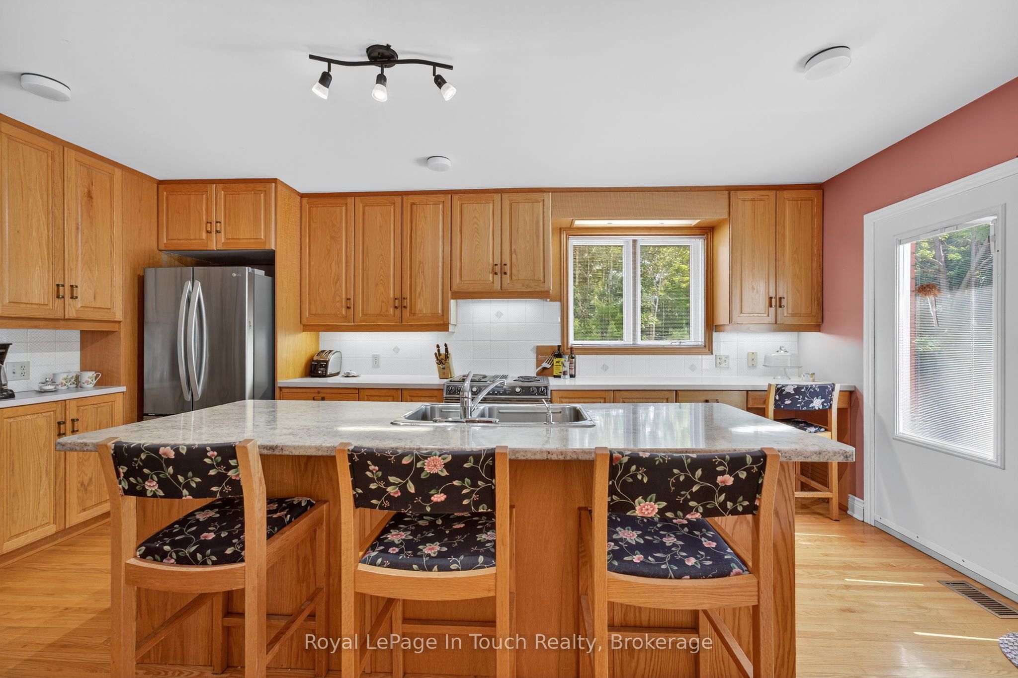 56 Robert Street E Property Photo 15