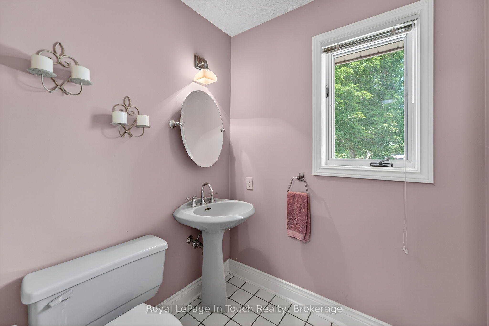 56 Robert Street E Property Photo 16