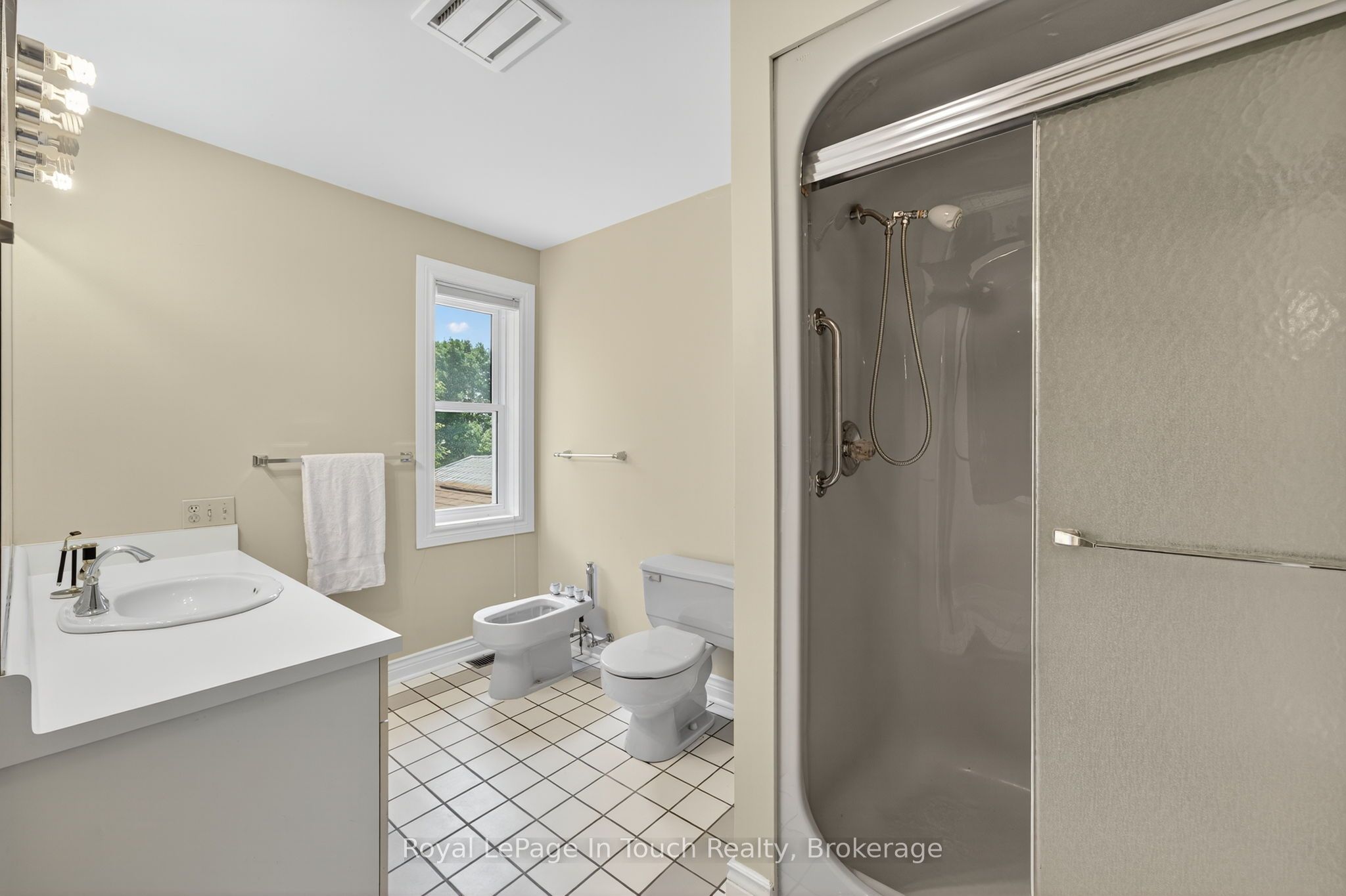 56 Robert Street E Property Photo 20