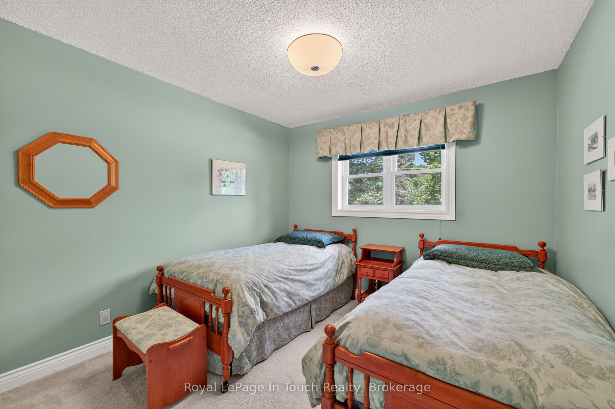 56 Robert Street E Property Photo 24