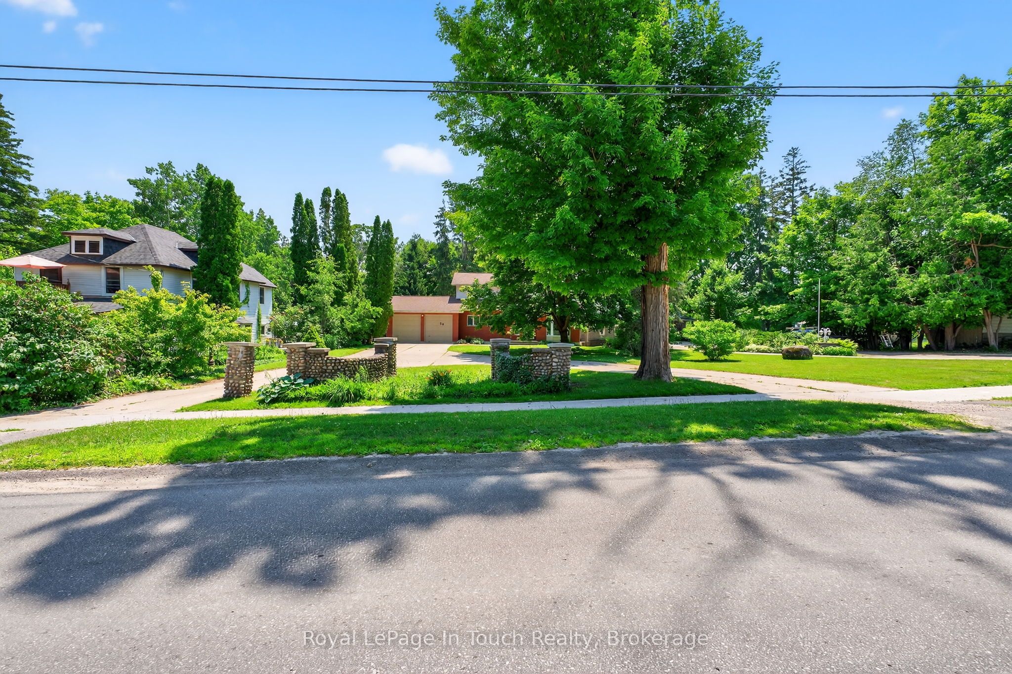 56 Robert Street E Property Photo 28