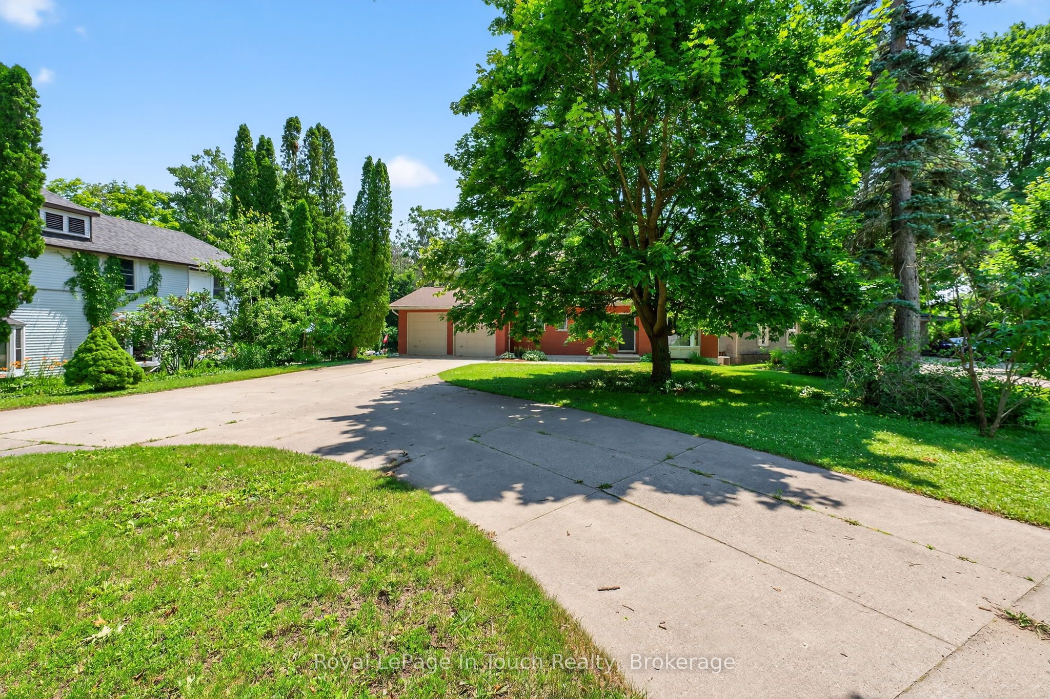 56 Robert Street E Property Photo 29