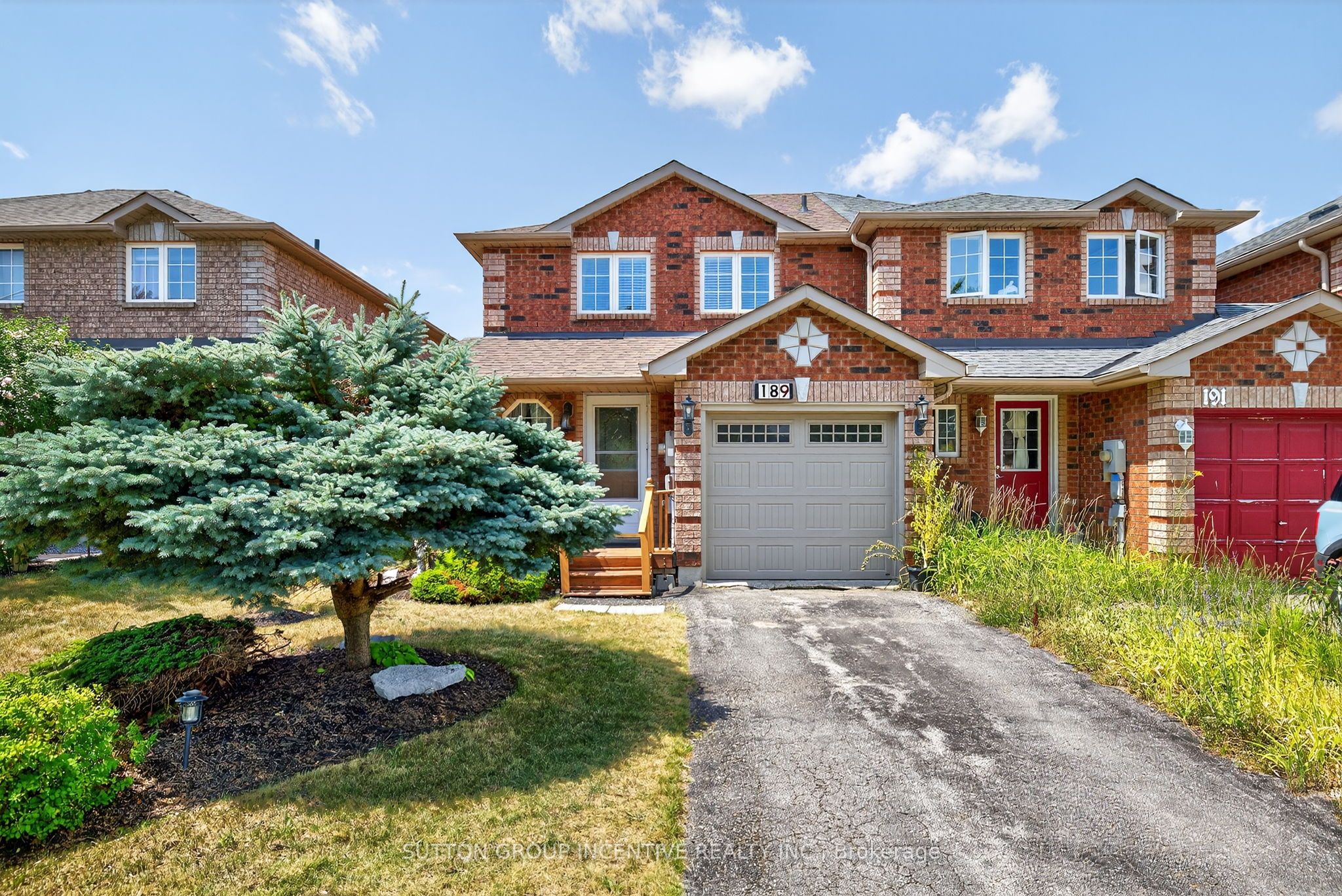 189 Nathan Cres Property Photo 1