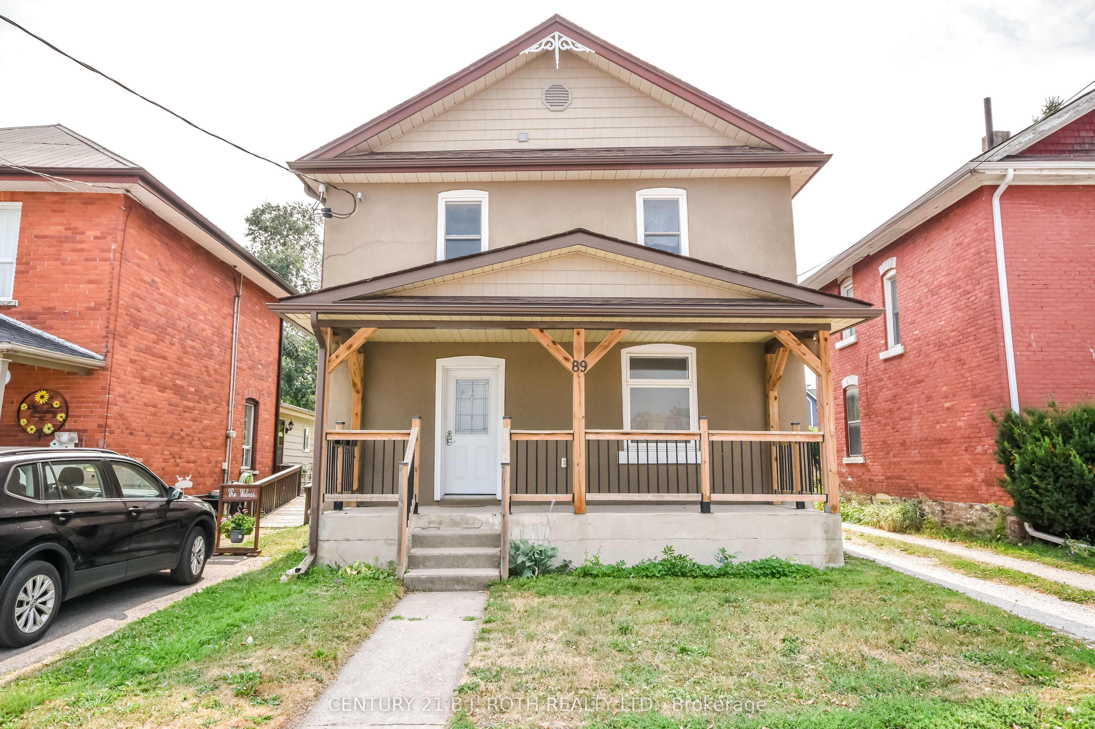 89 Andrew Street S Property Photo 1