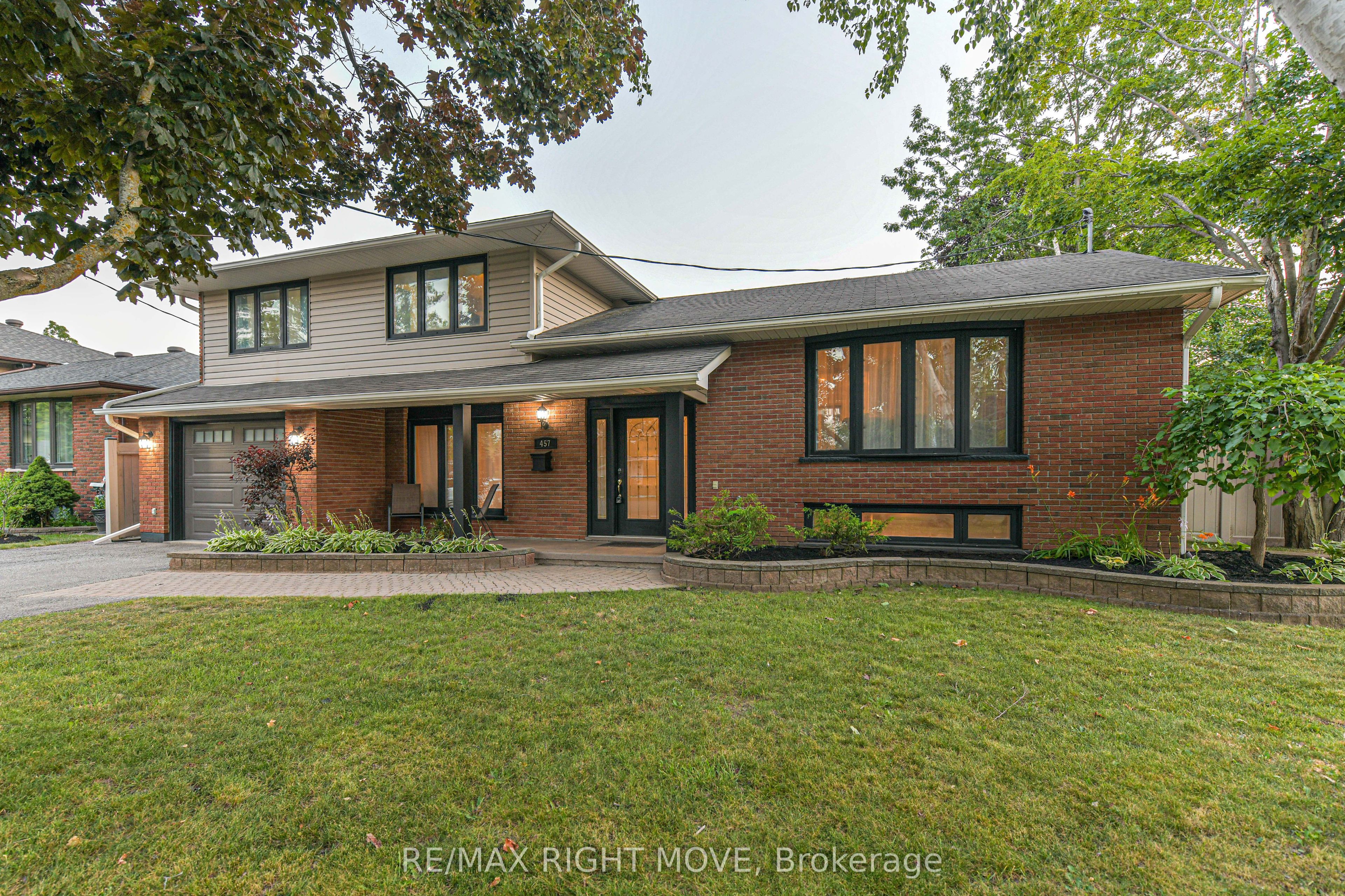 457 Peter Street N Property Photo 1