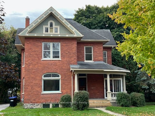 3 Wellington Street E Property Photo 1