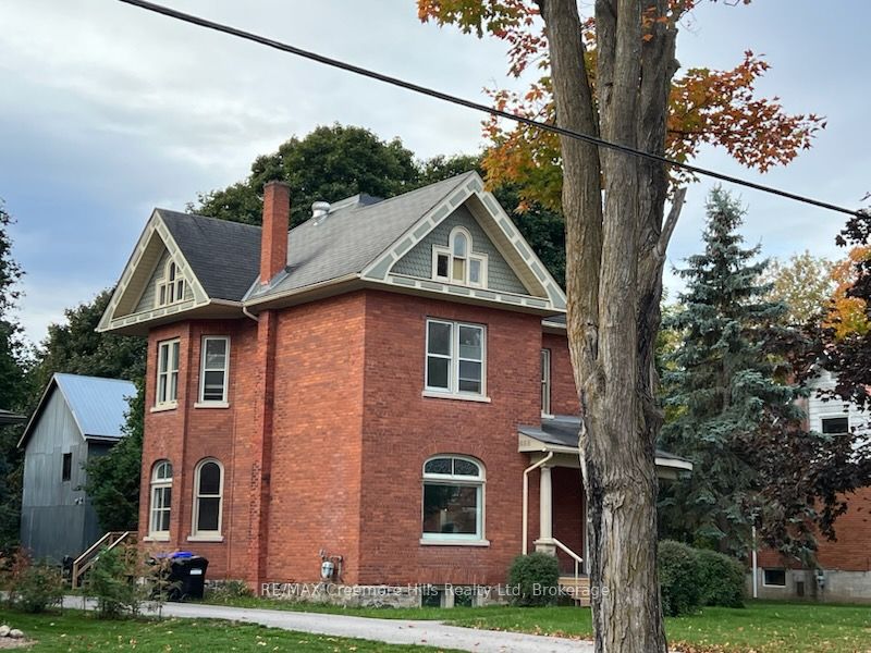 3 Wellington Street E Property Photo 2