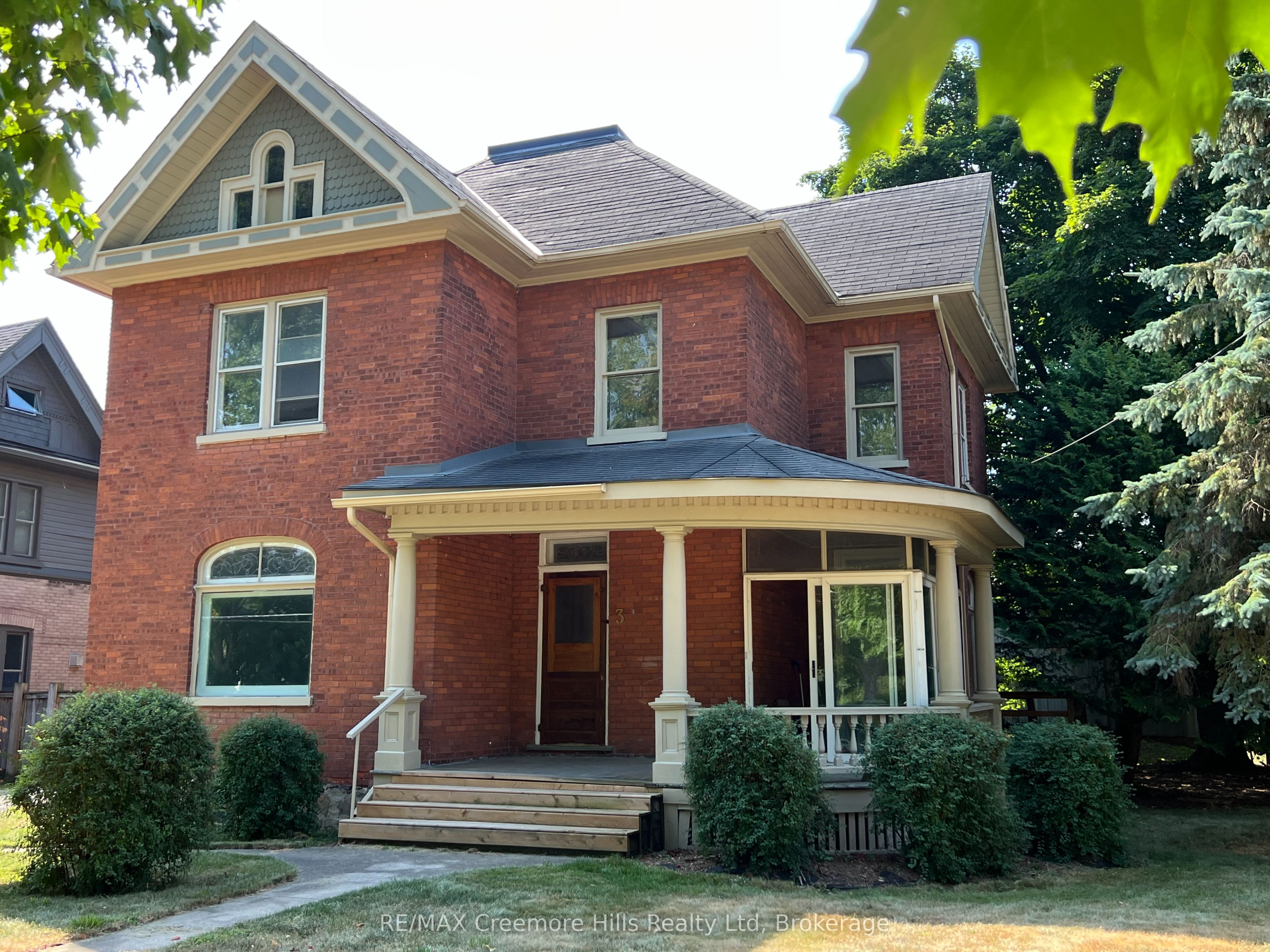 3 Wellington Street E Property Photo 3