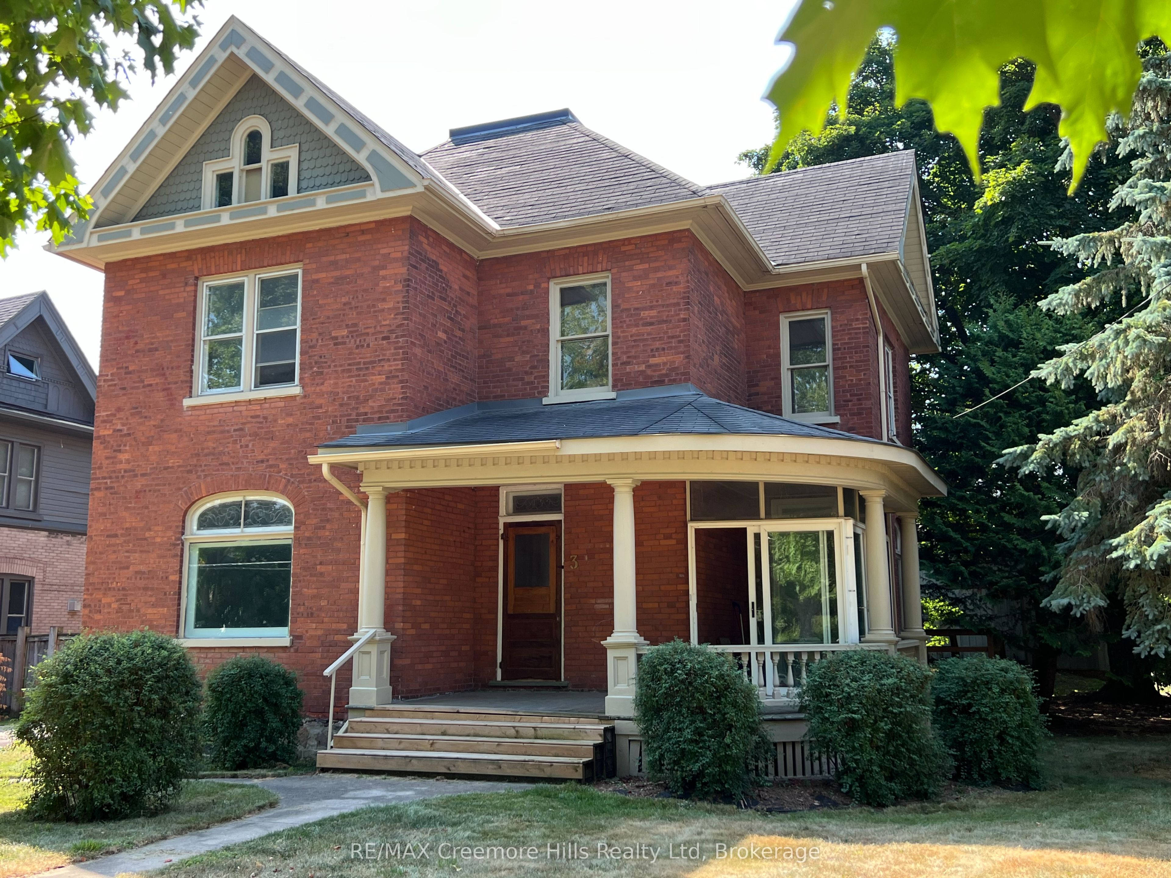 3 Wellington Street E Property Photo 4