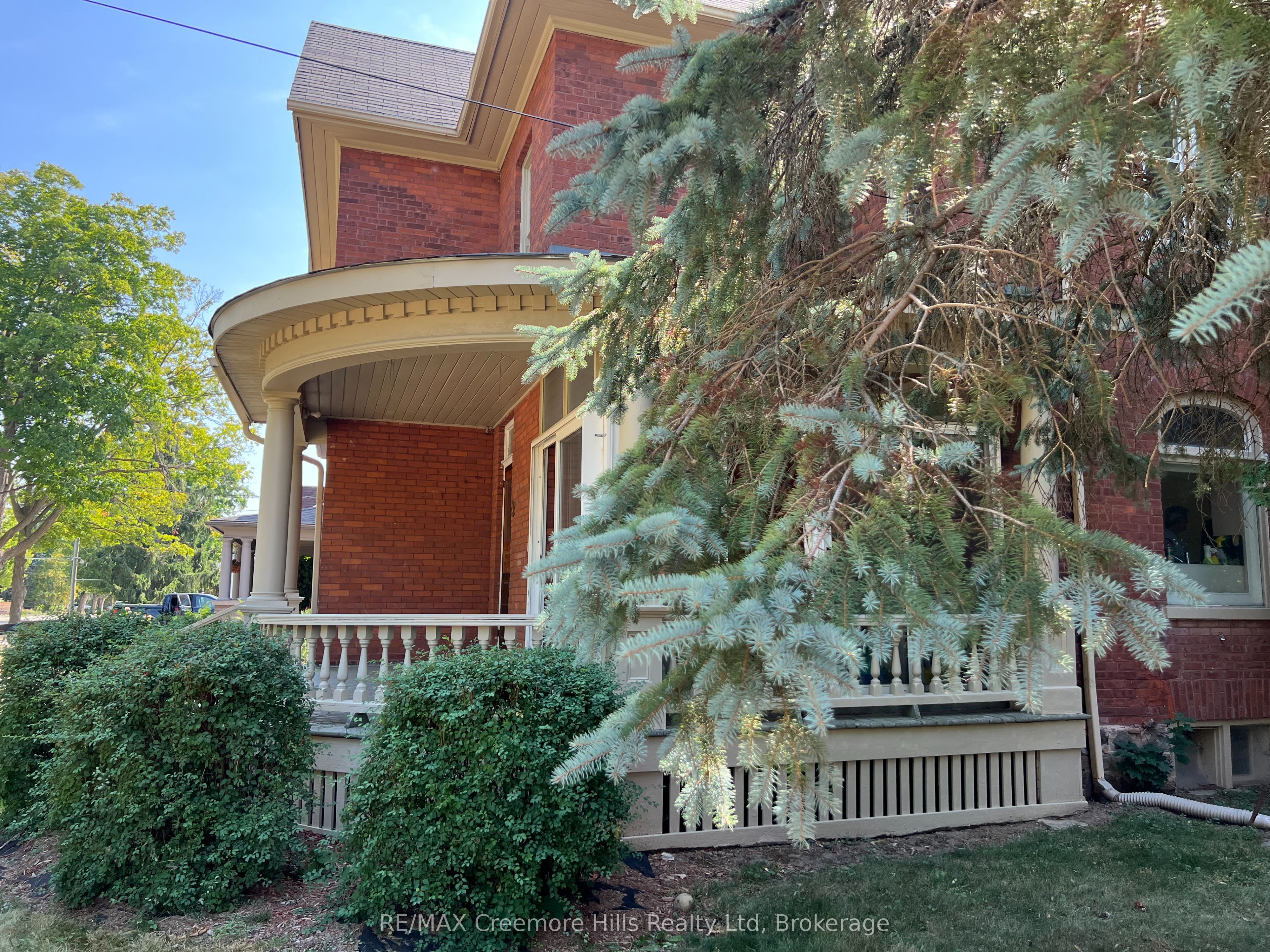 3 Wellington Street E Property Photo 6