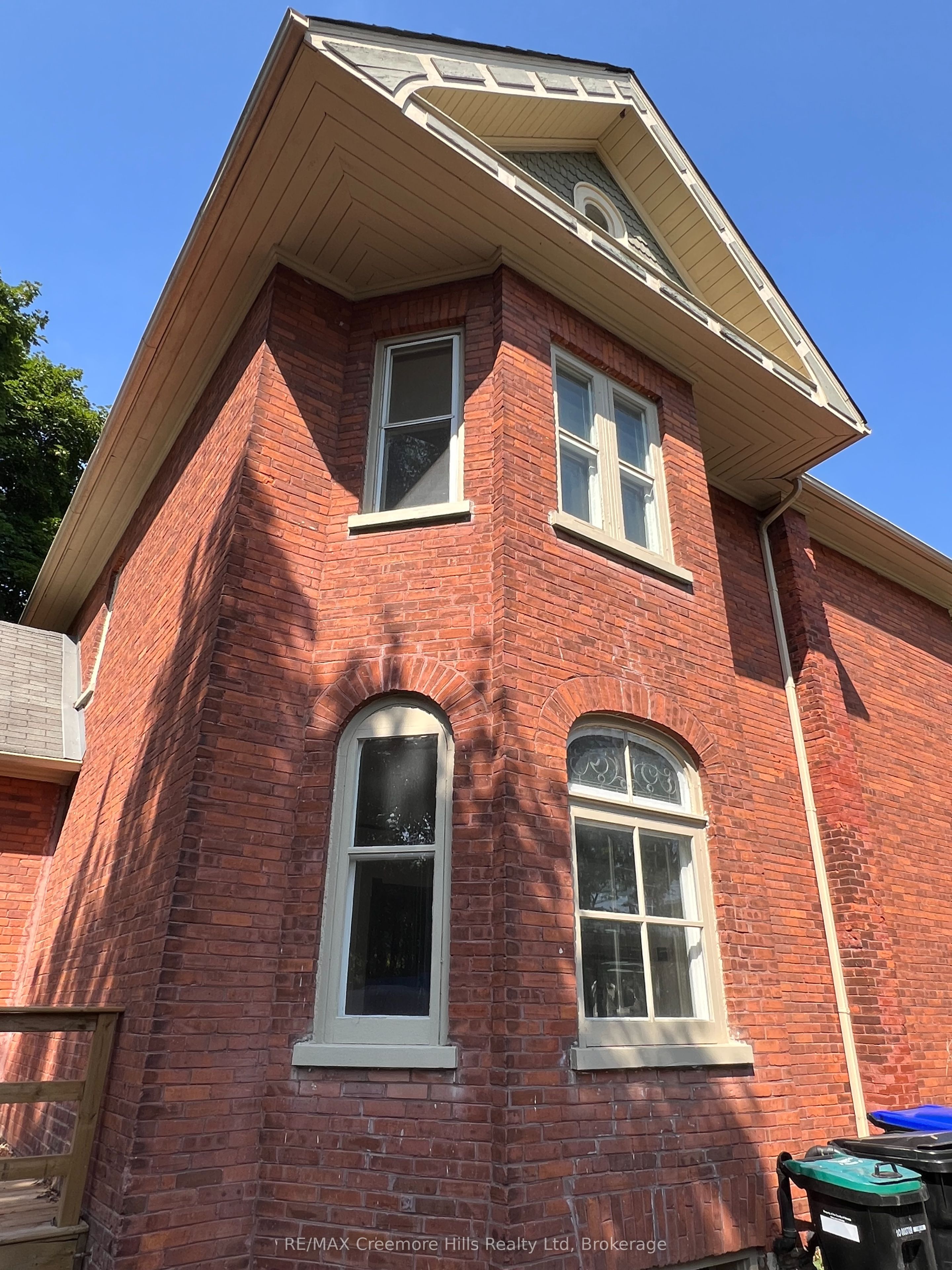 3 Wellington Street E Property Photo 8