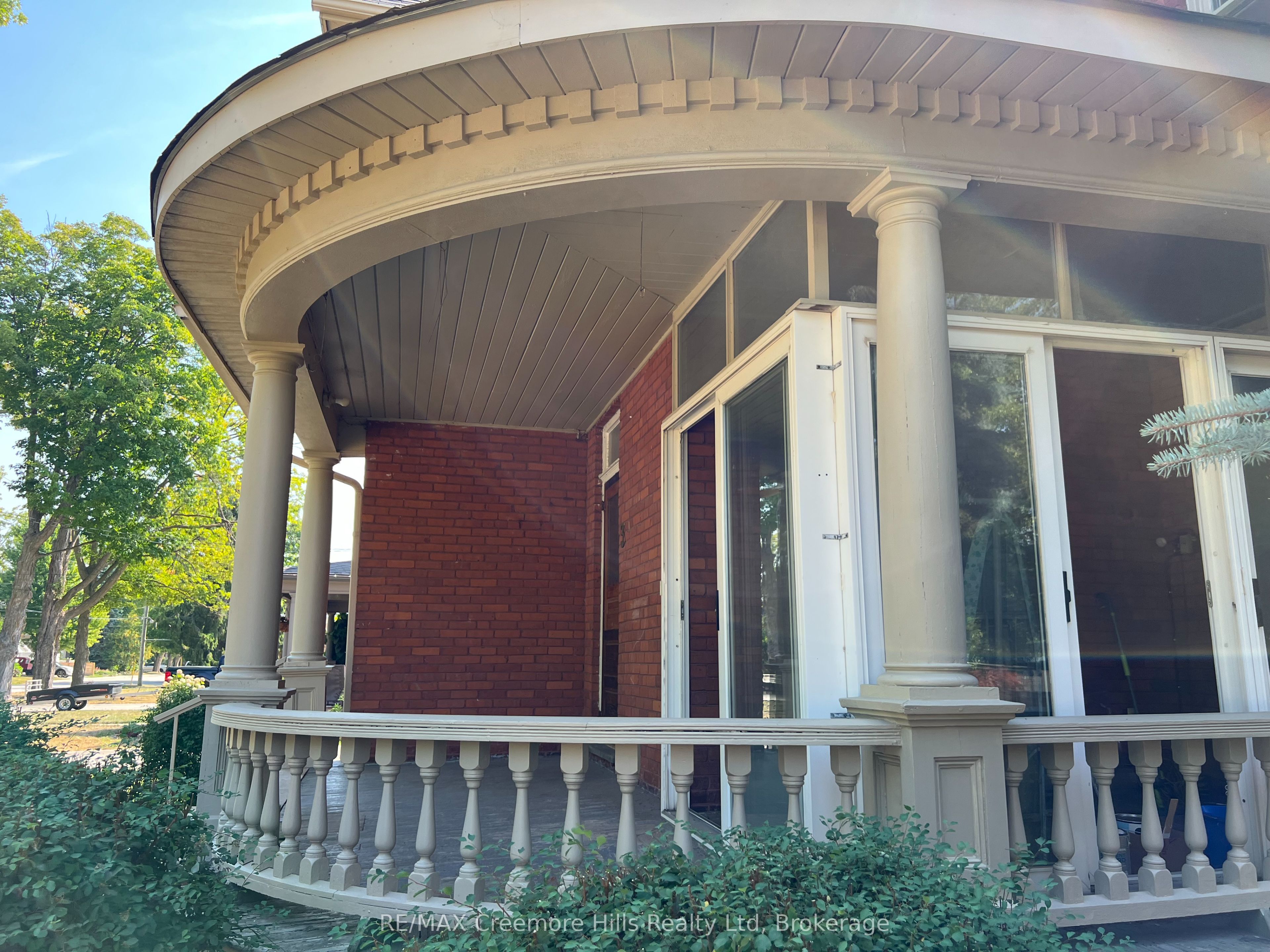 3 Wellington Street E Property Photo 9