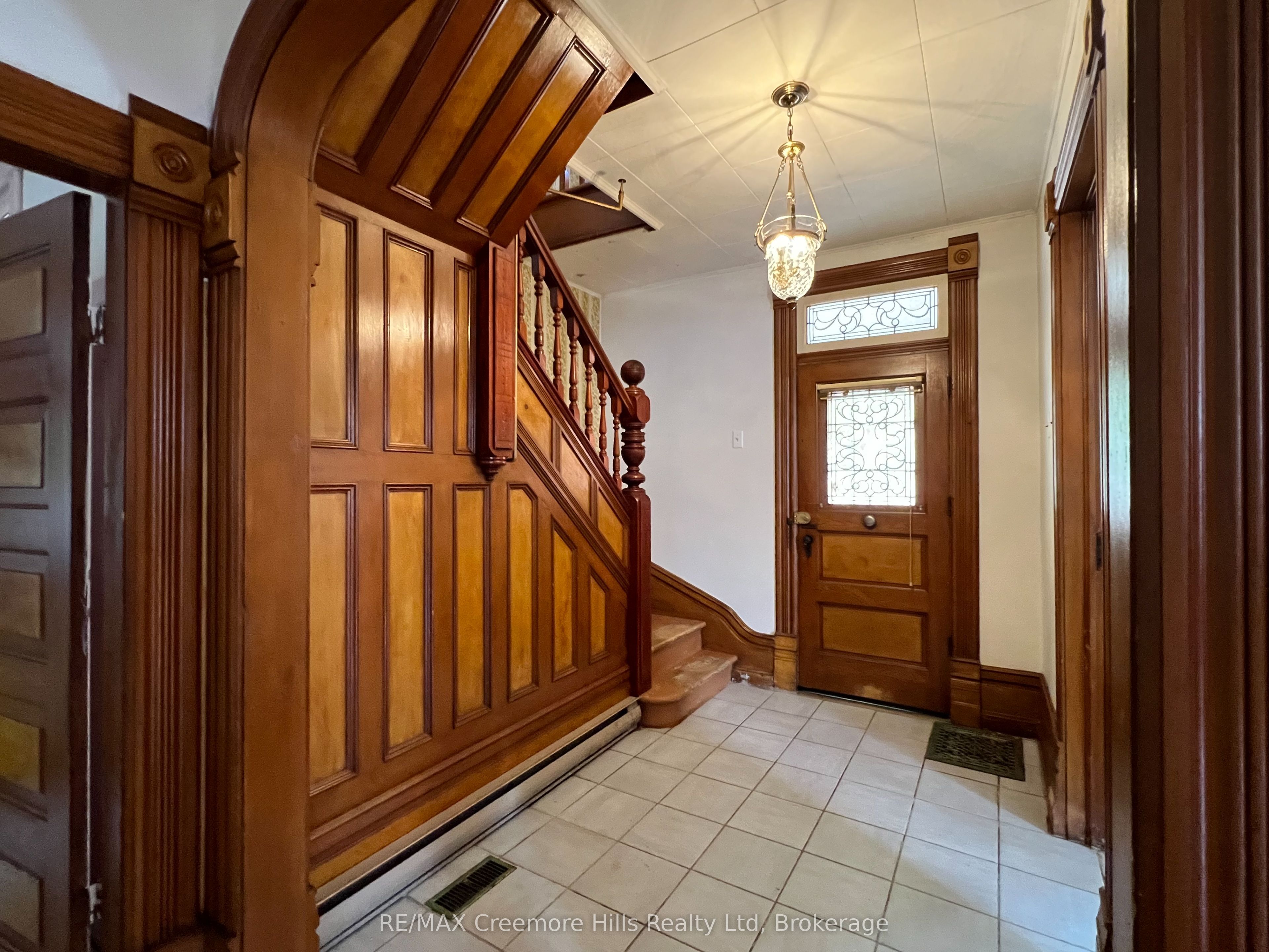 3 Wellington Street E Property Photo 10