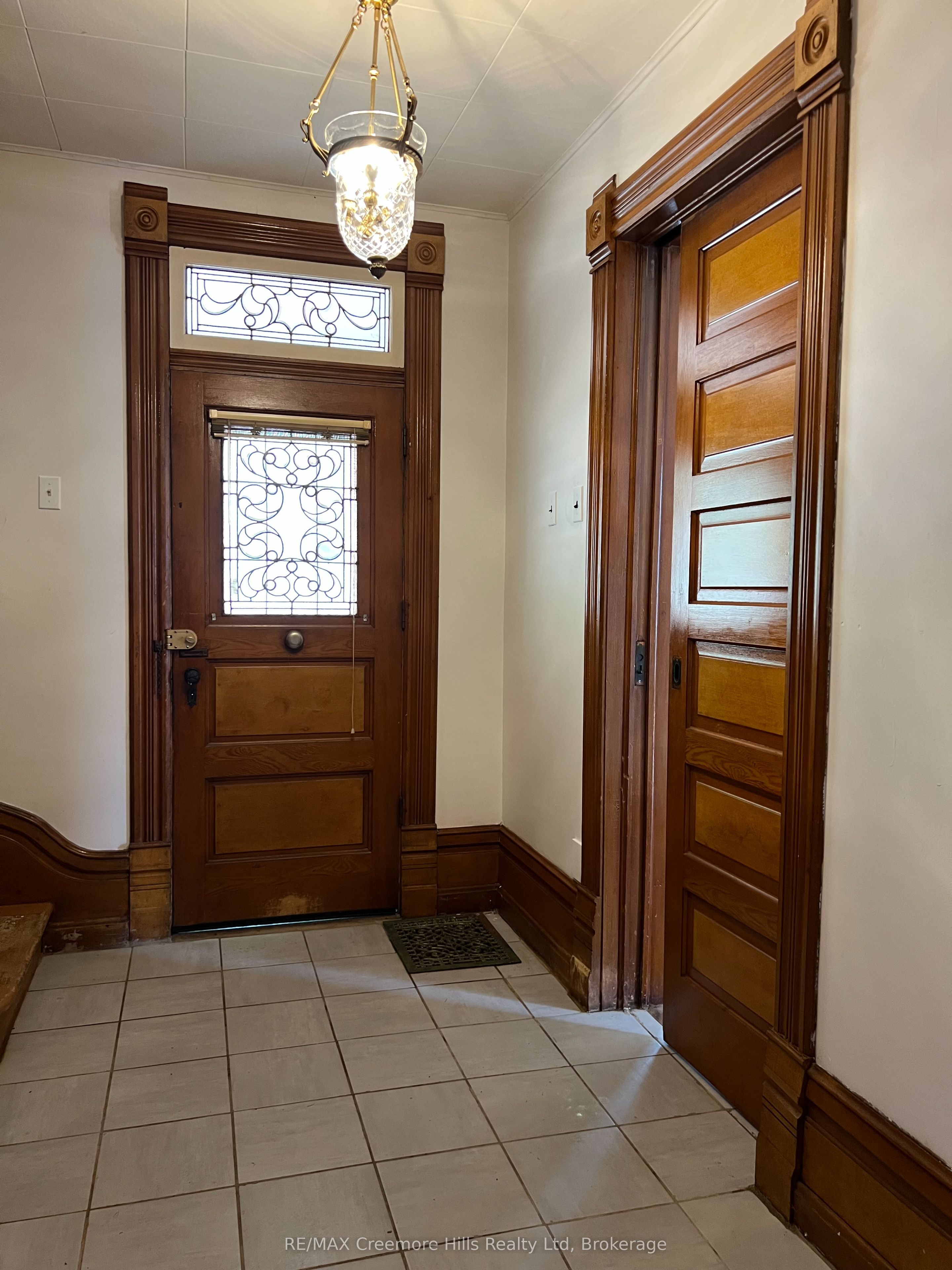 3 Wellington Street E Property Photo 13