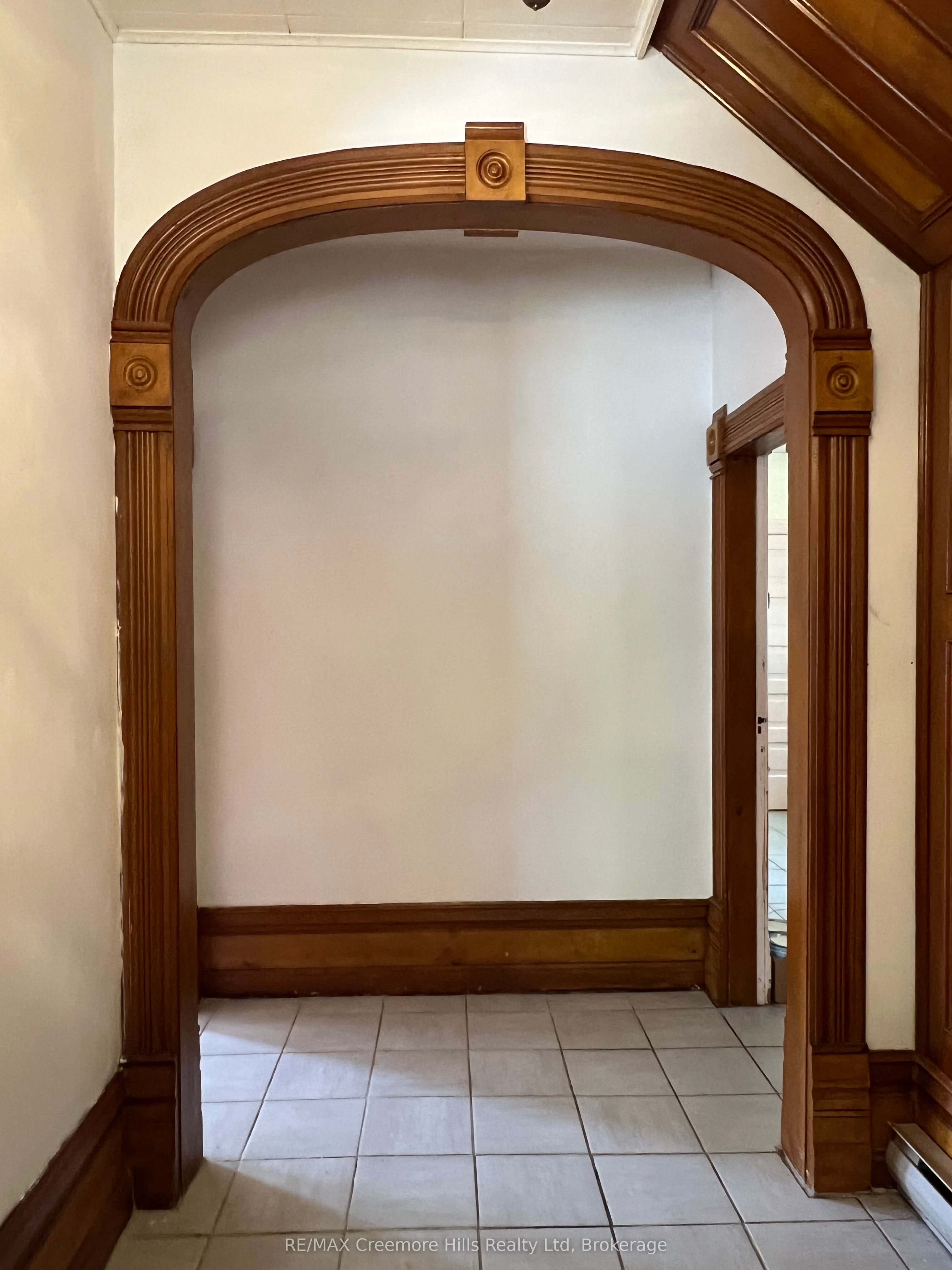 3 Wellington Street E Property Photo 14