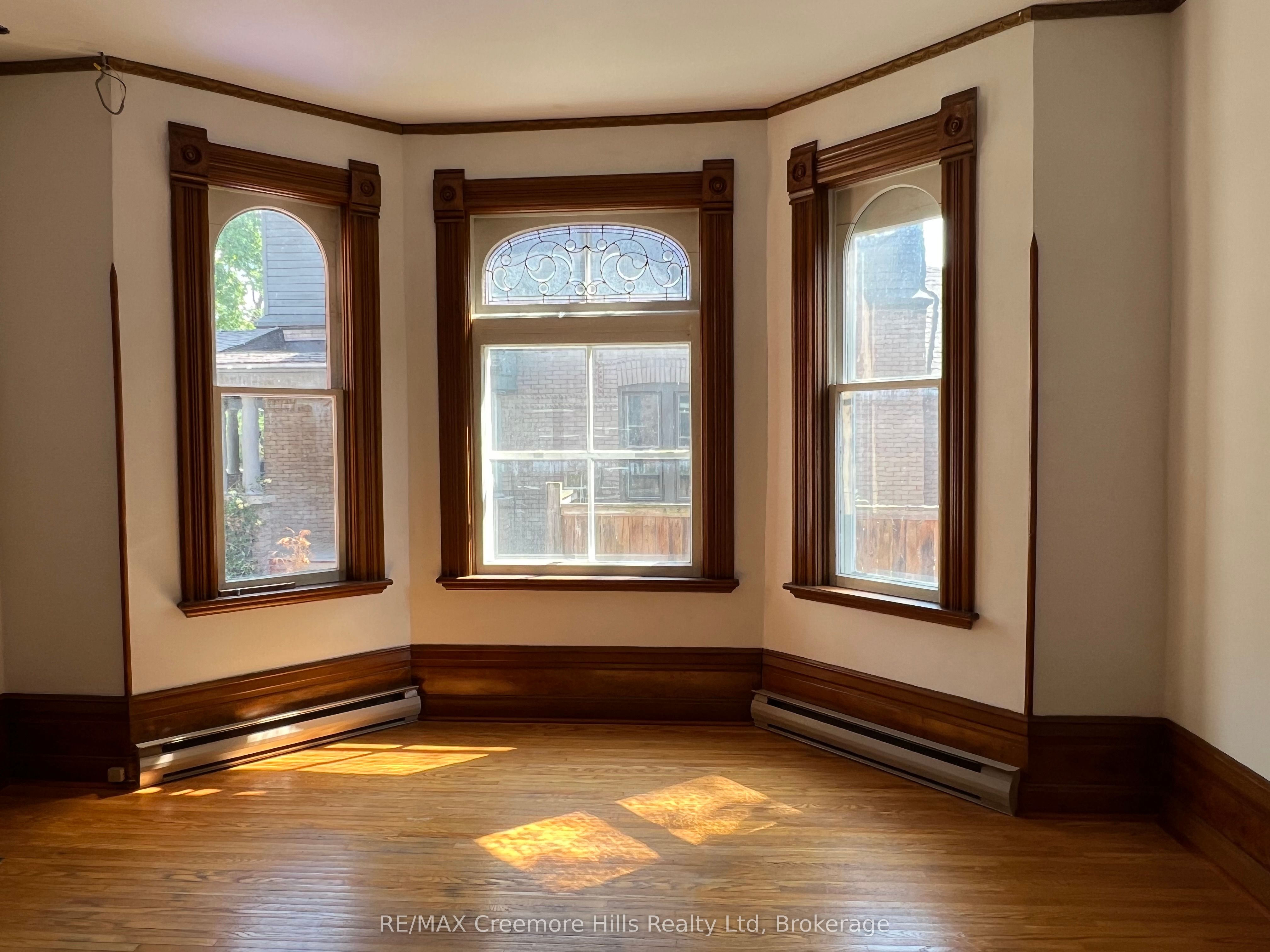 3 Wellington Street E Property Photo 15