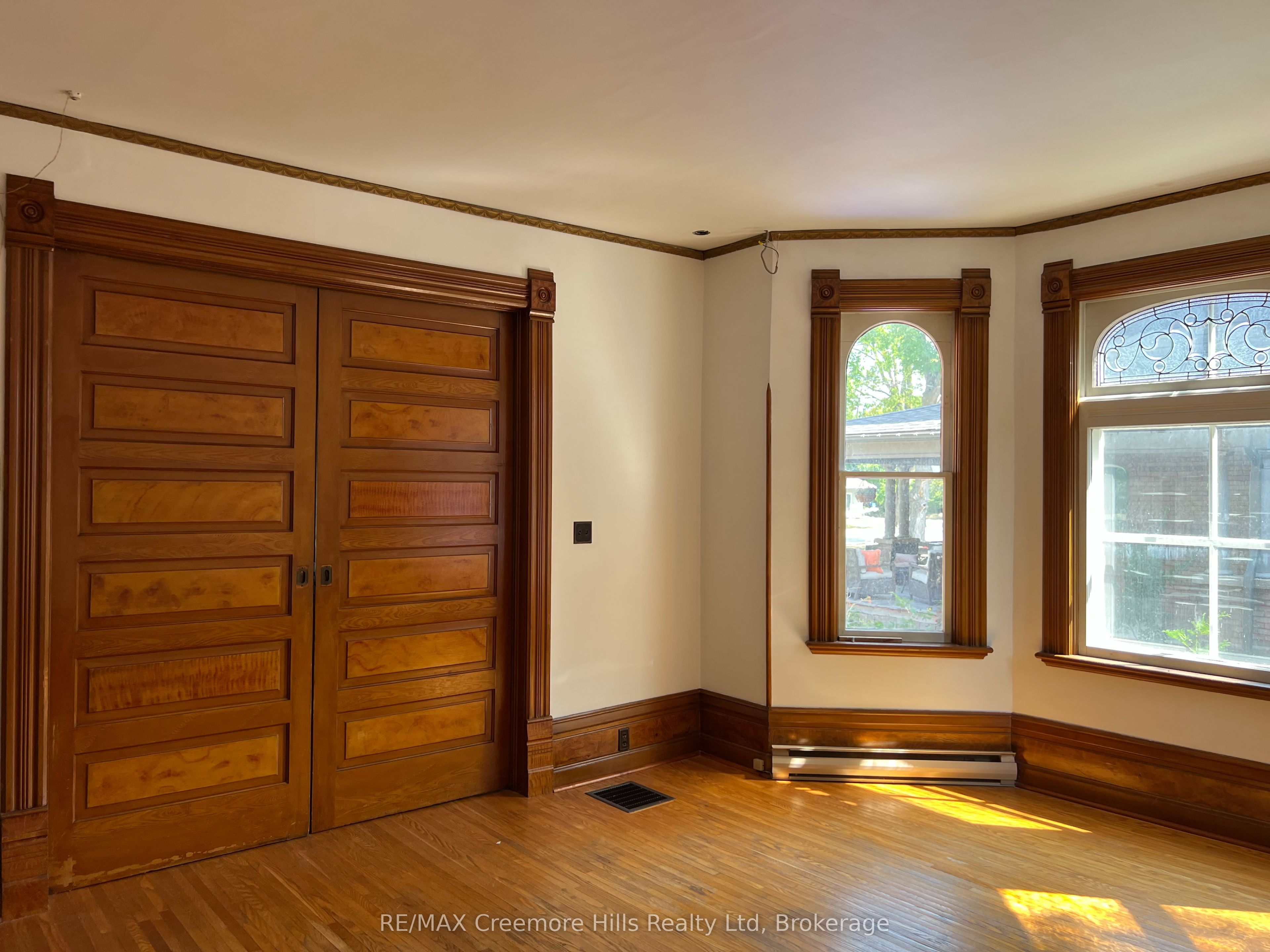 3 Wellington Street E Property Photo 16