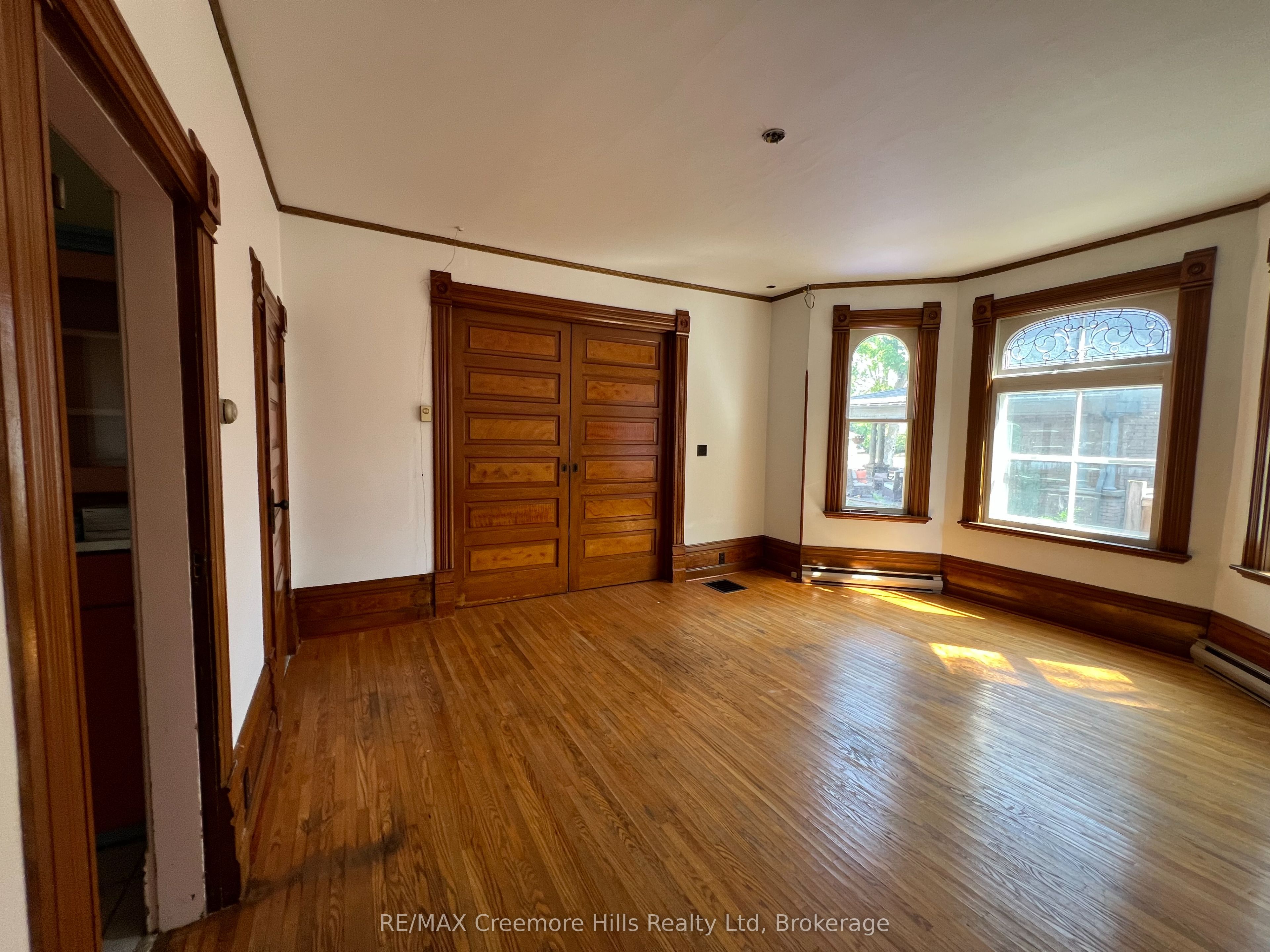 3 Wellington Street E Property Photo 18