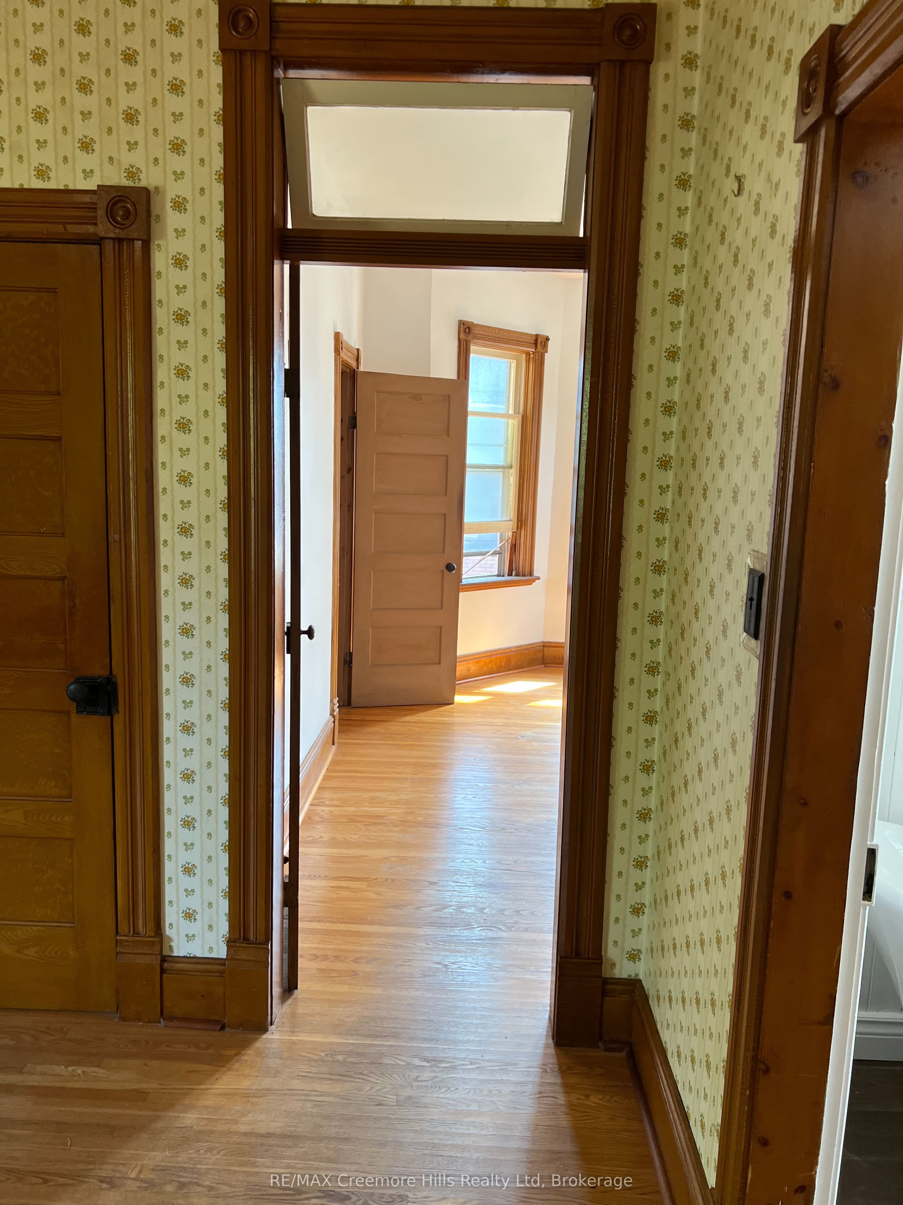 3 Wellington Street E Property Photo 24